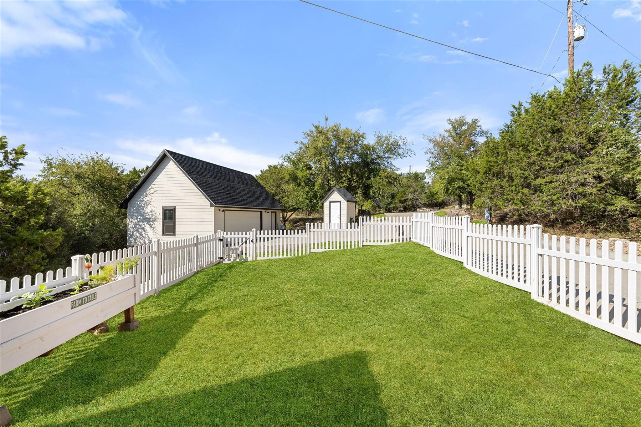 1289 Lakeshore DR