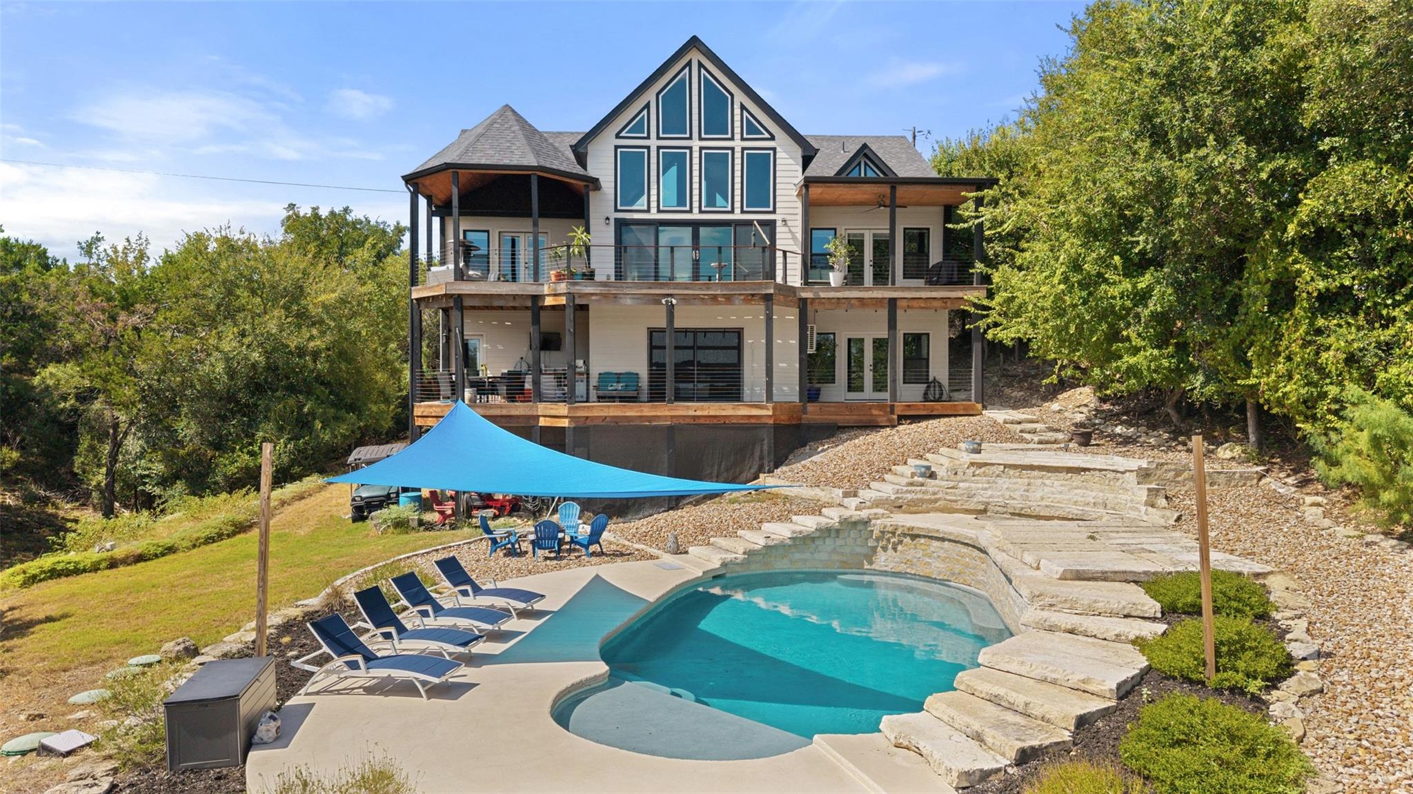 1289 Lakeshore DR