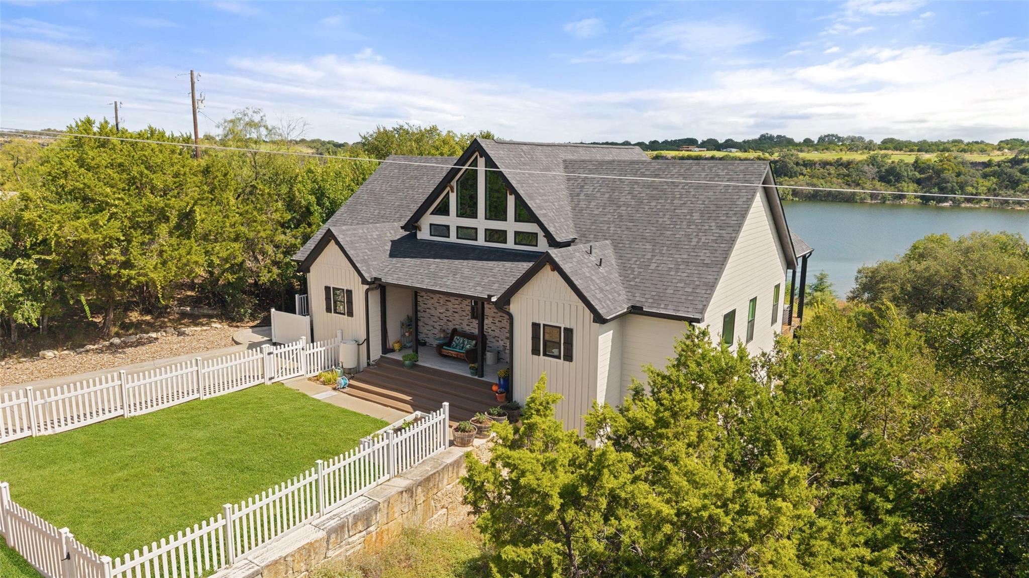 1289 Lakeshore DR