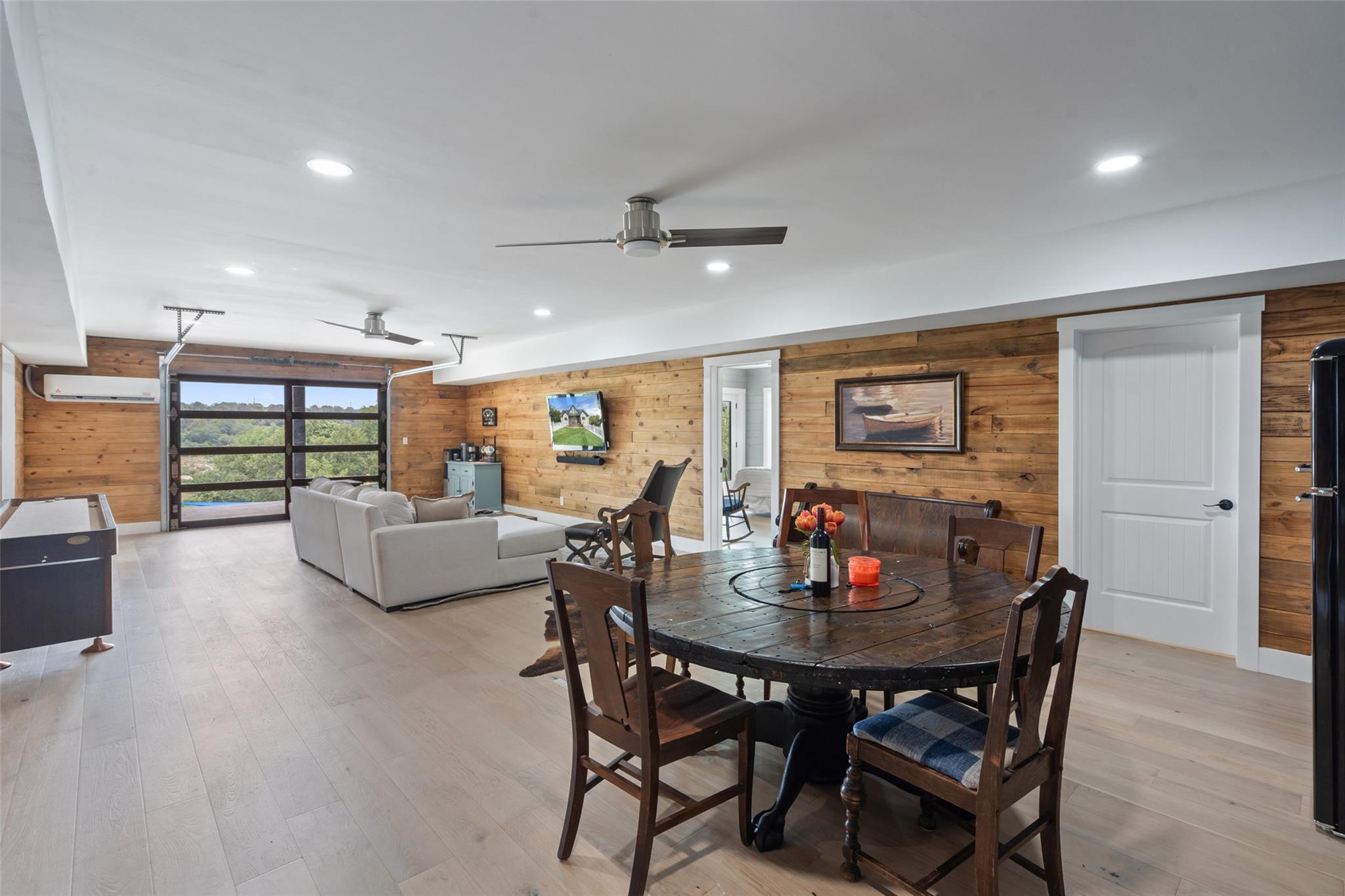 1289 Lakeshore DR