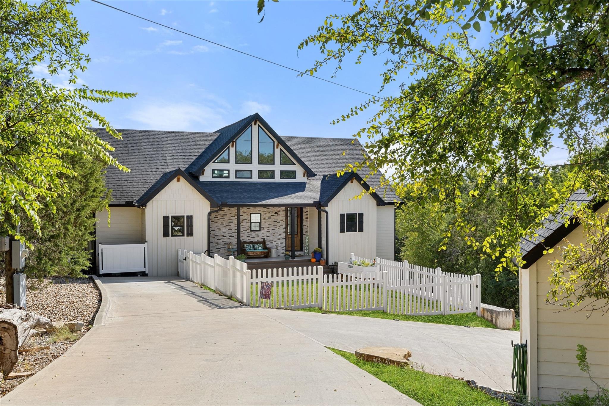 1289 Lakeshore DR