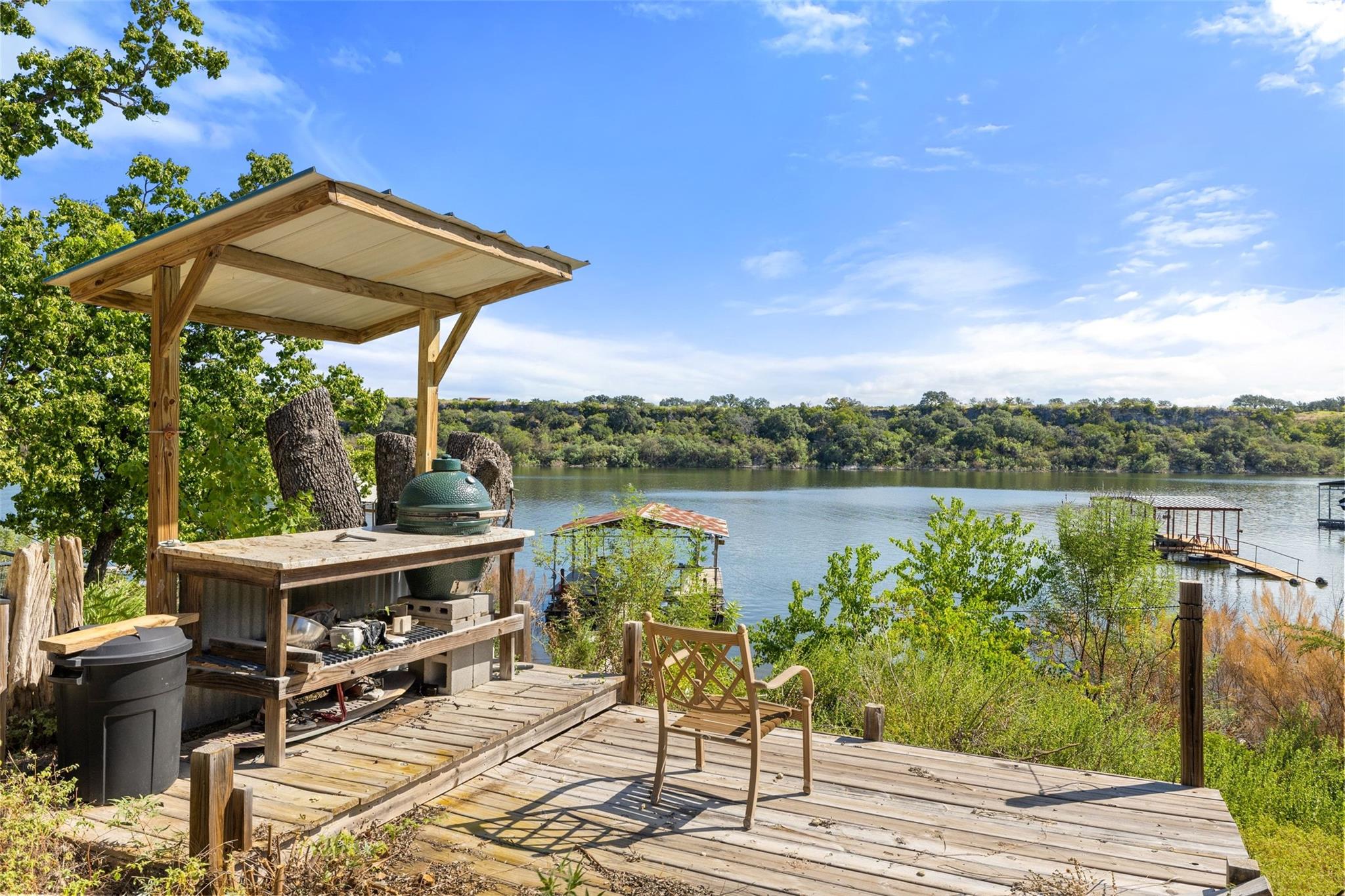 1289 Lakeshore DR
