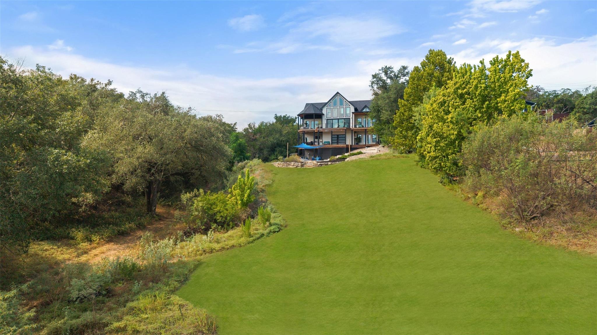 1289 Lakeshore DR