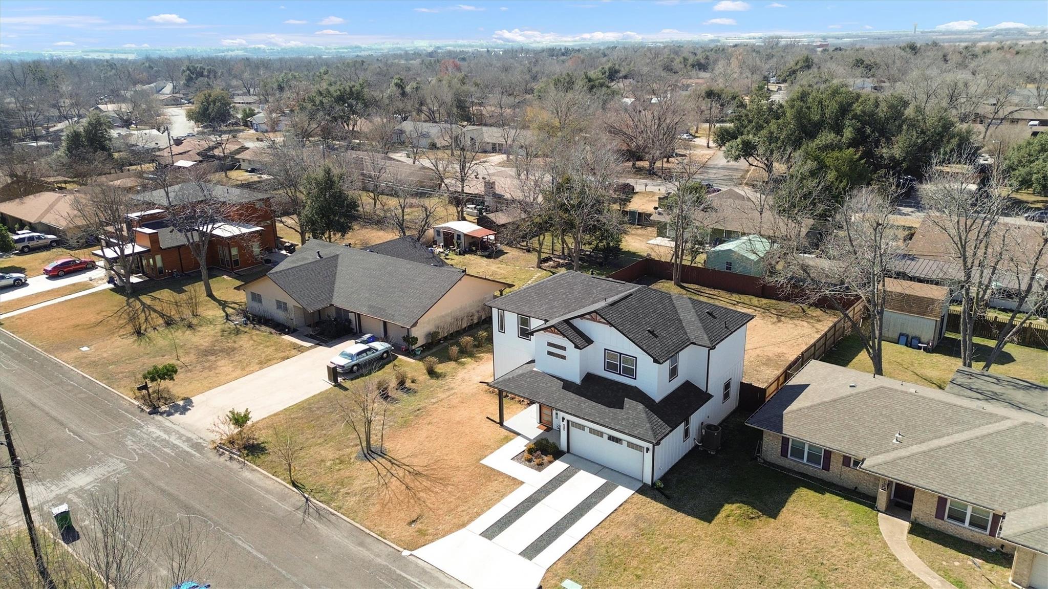 2307 Lathan LN