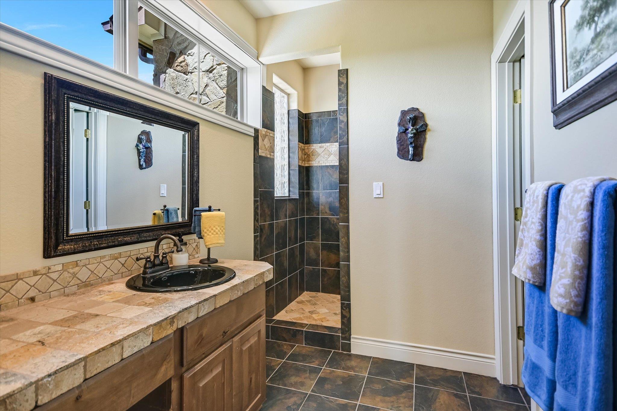 15936 Booth CIR