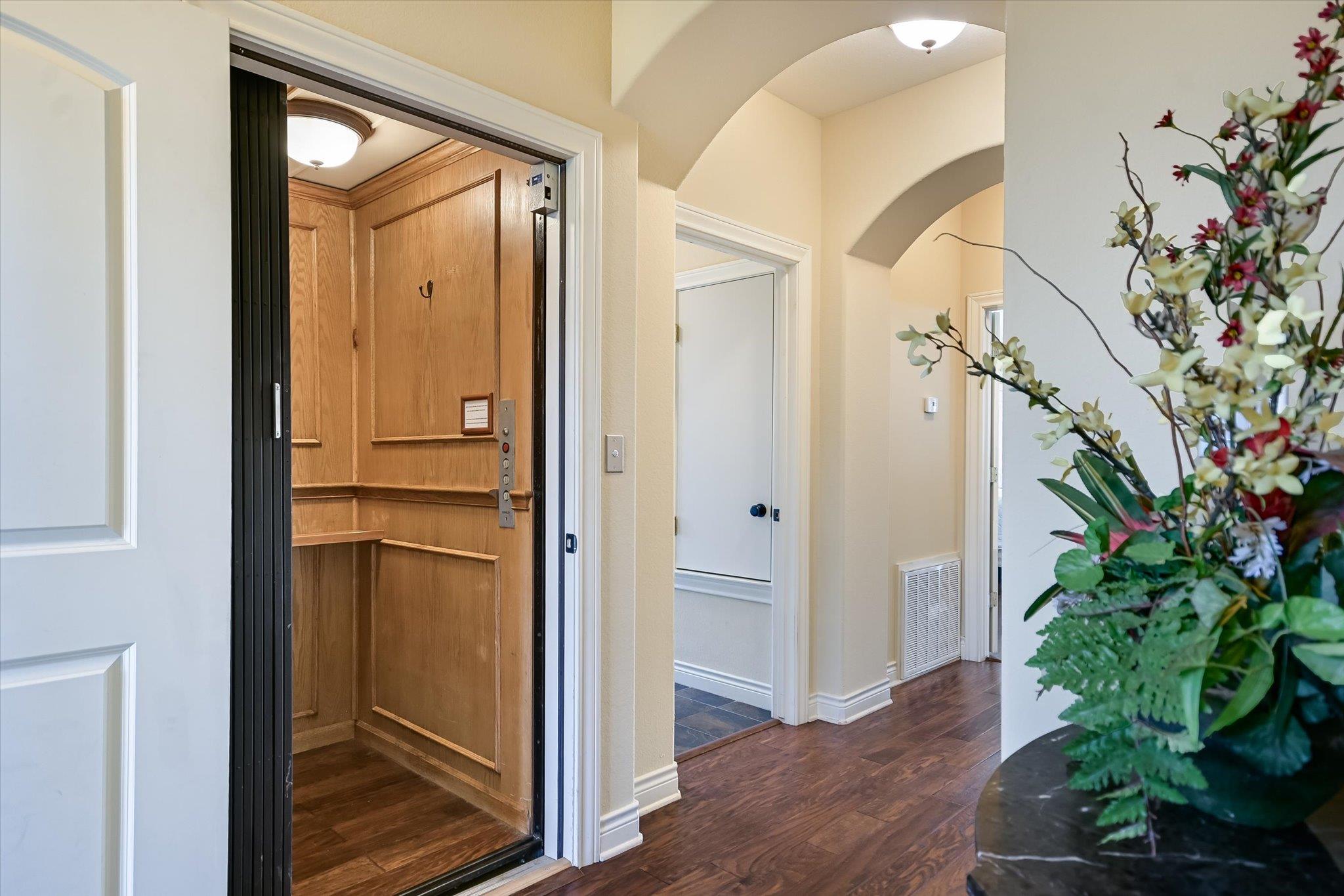 15936 Booth CIR