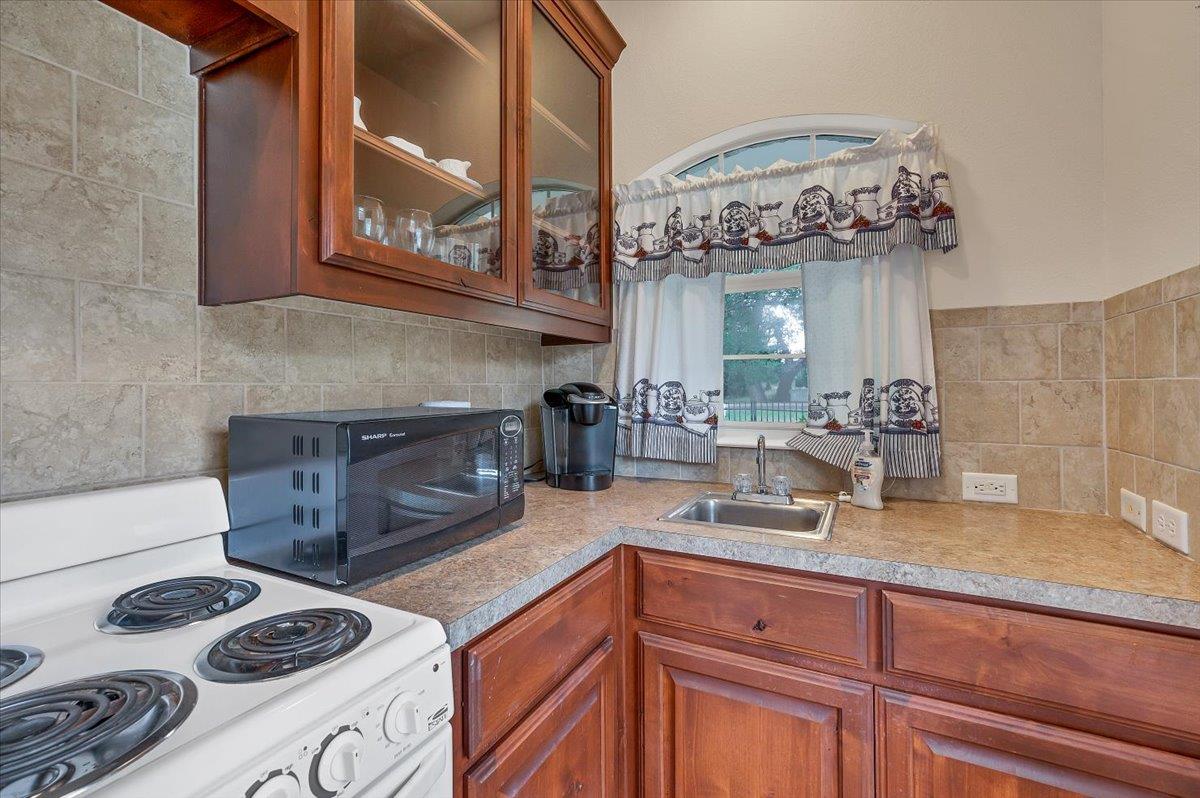 18609 Venture DR