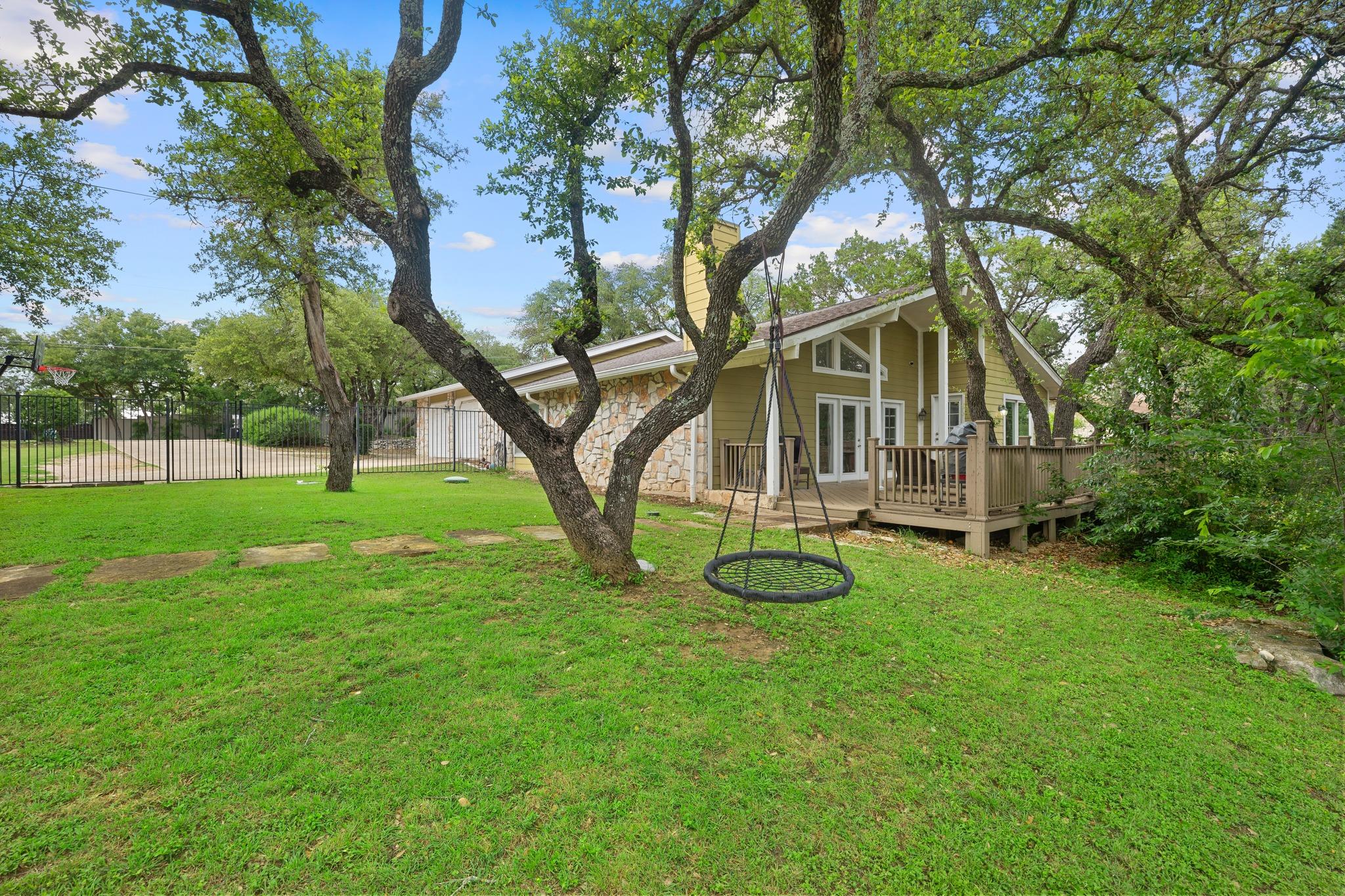 1211 Falcon Ledge DR