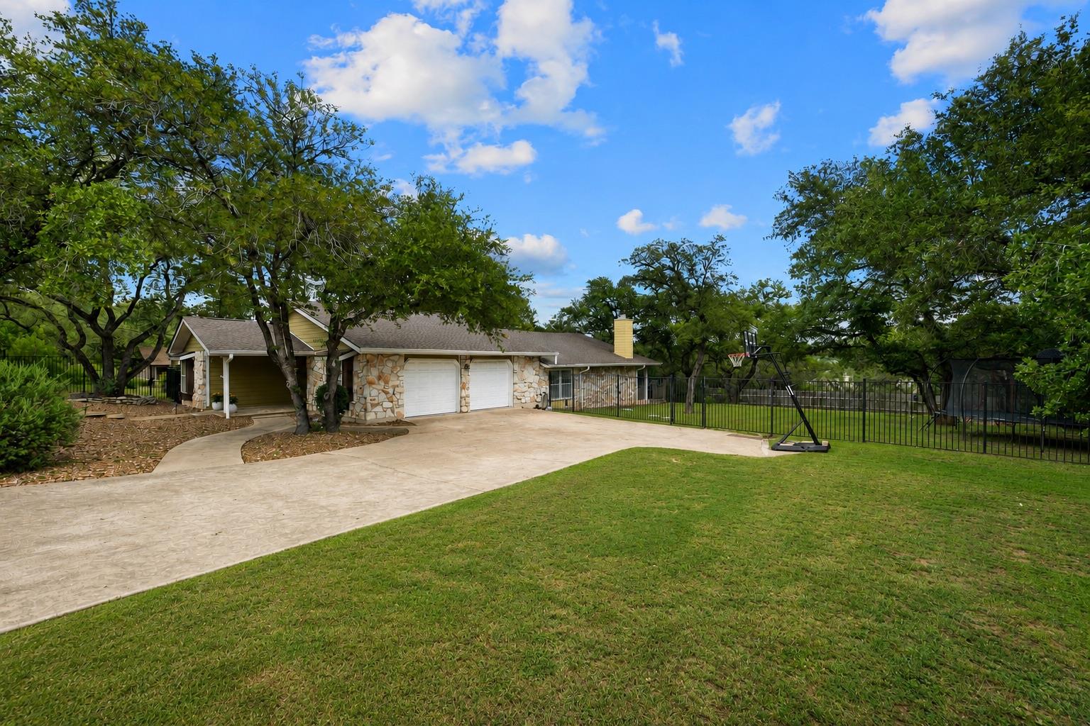 1211 Falcon Ledge DR