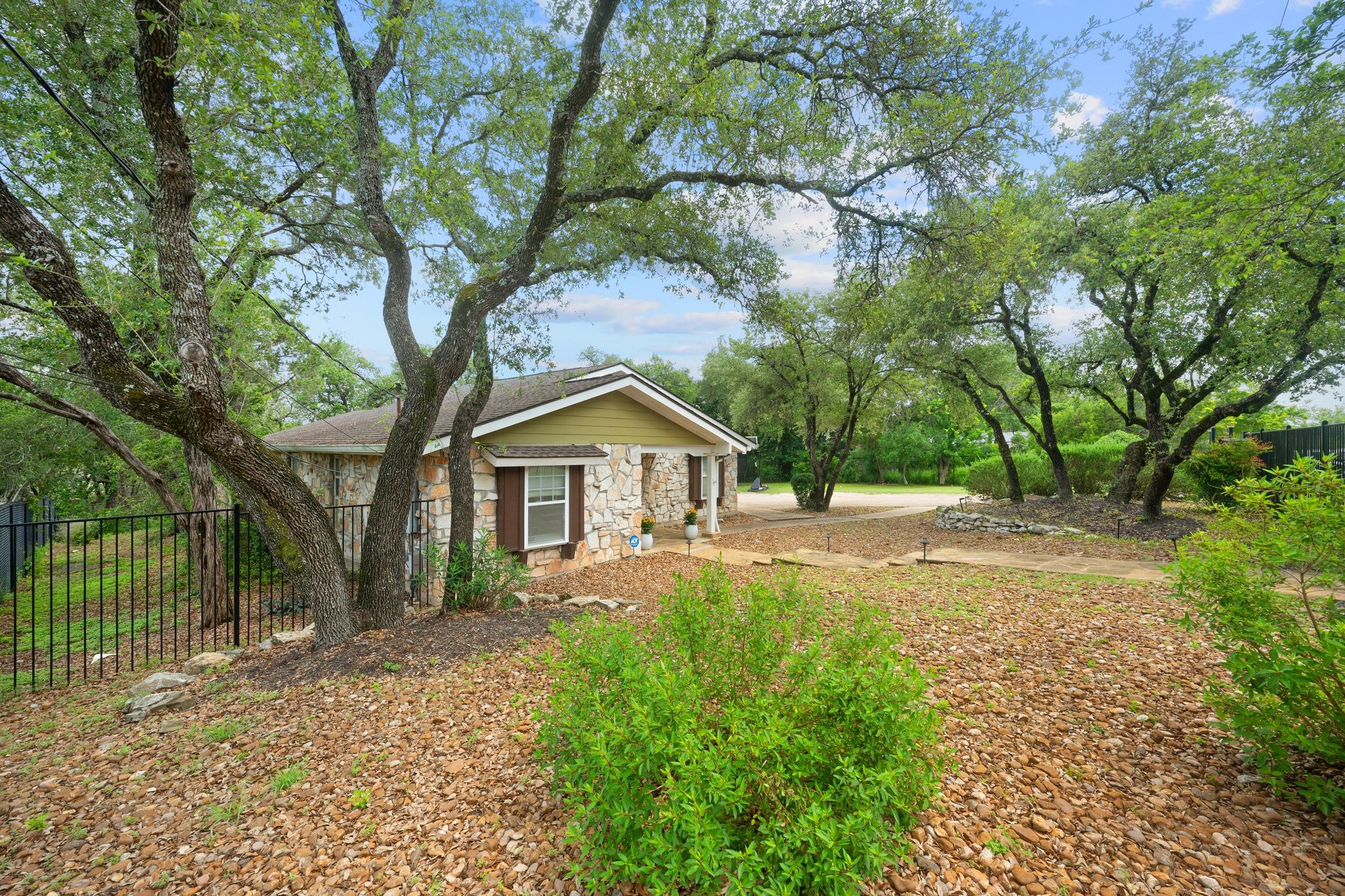 1211 Falcon Ledge DR