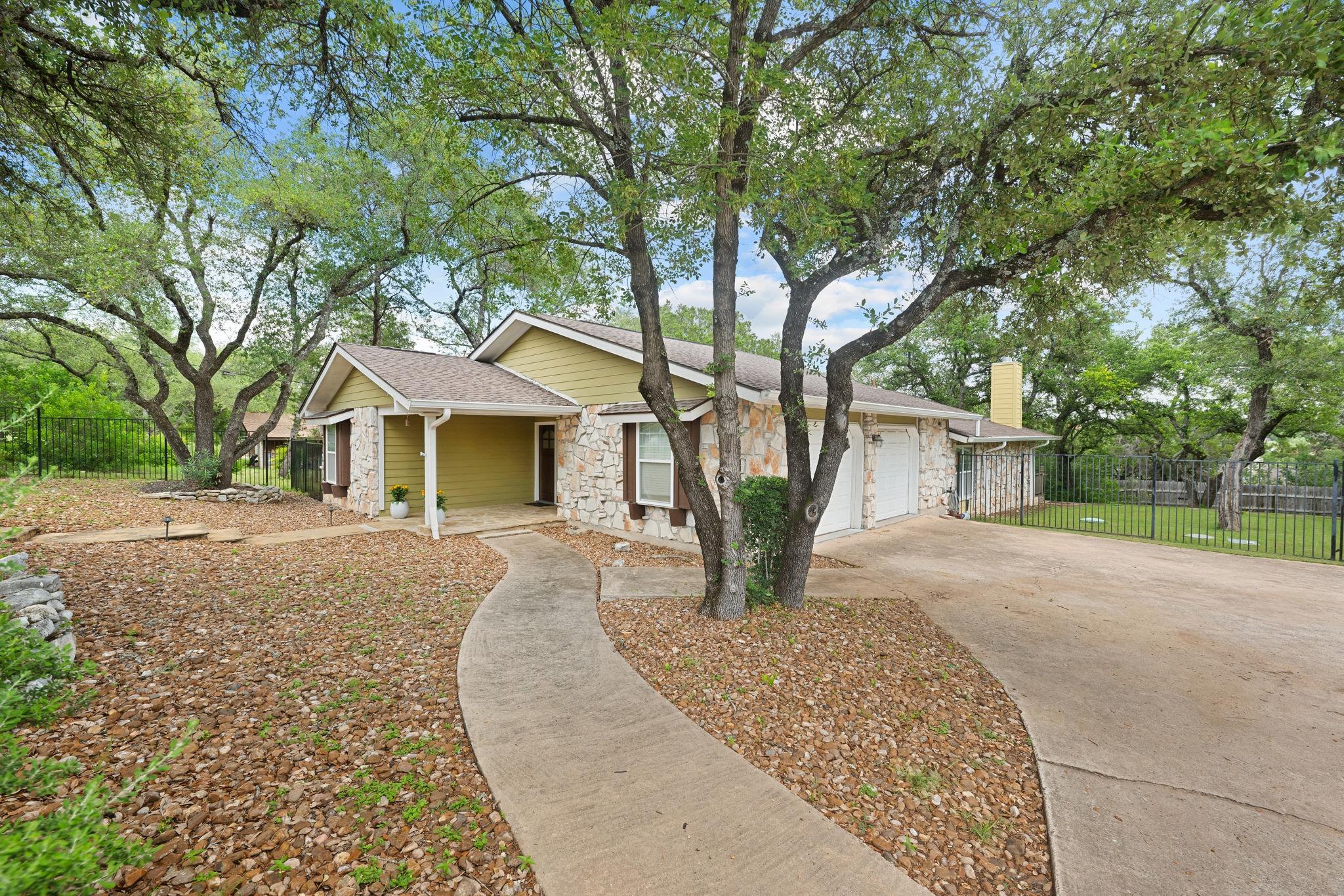 1211 Falcon Ledge DR