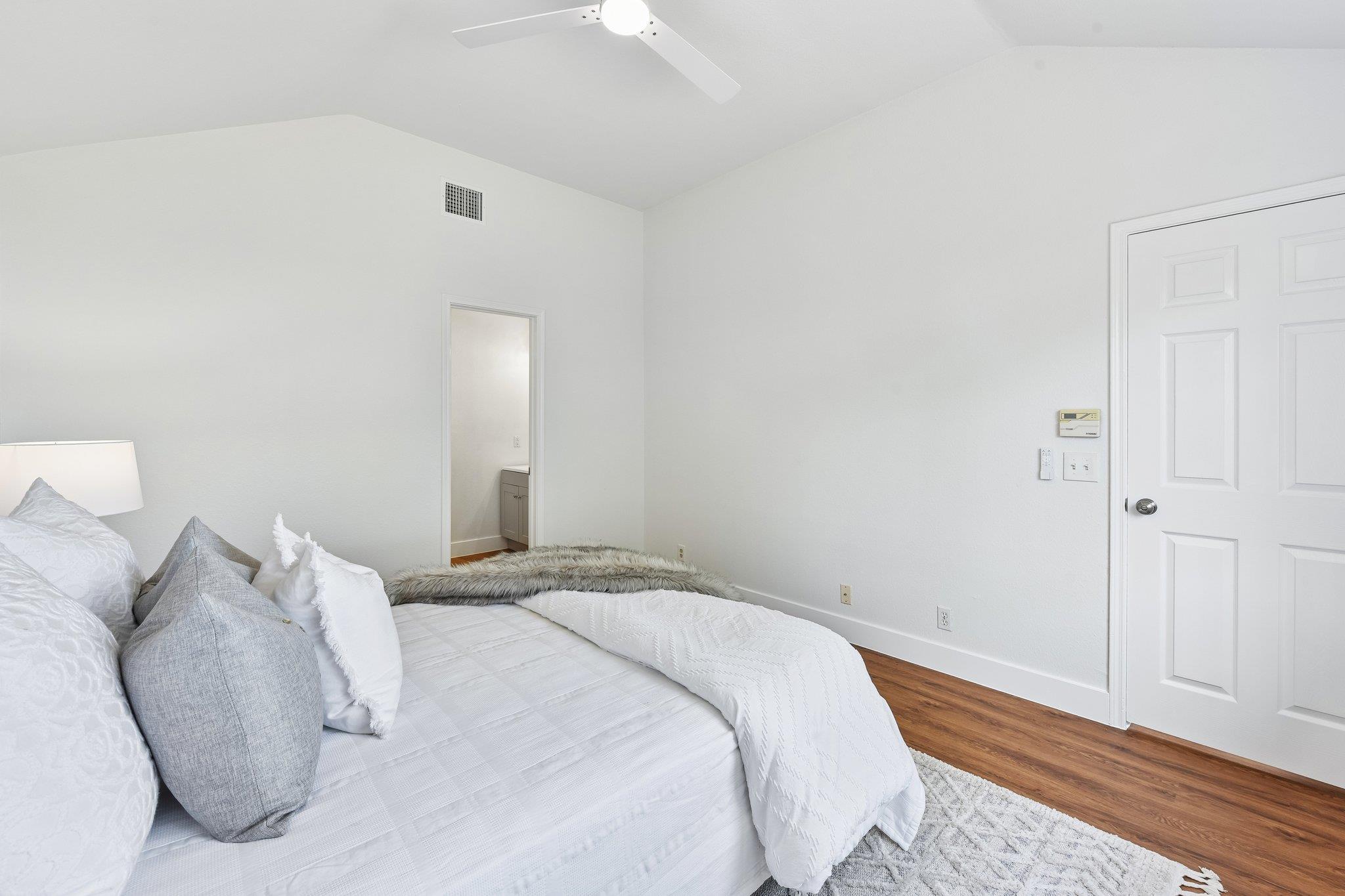 3608 DENEHOE CV