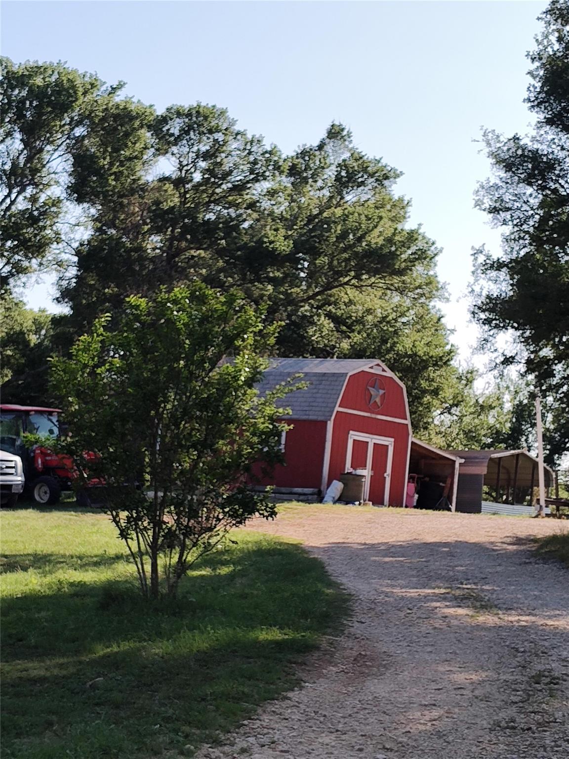 1103 Private Road 7015