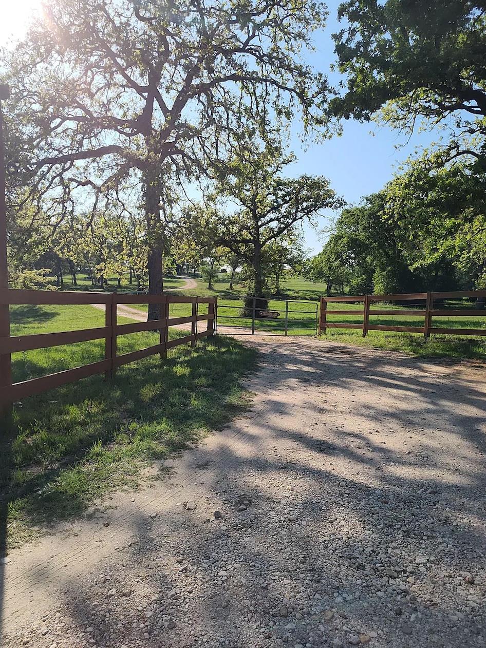 1103 Private Road 7015