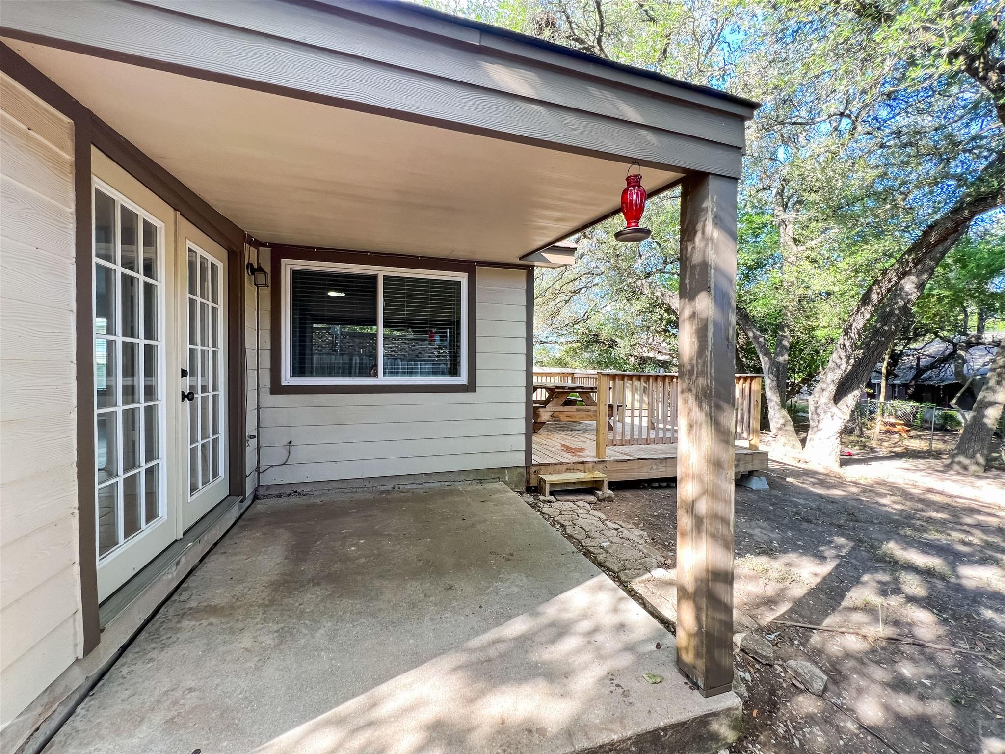 12004 Thompkins DR