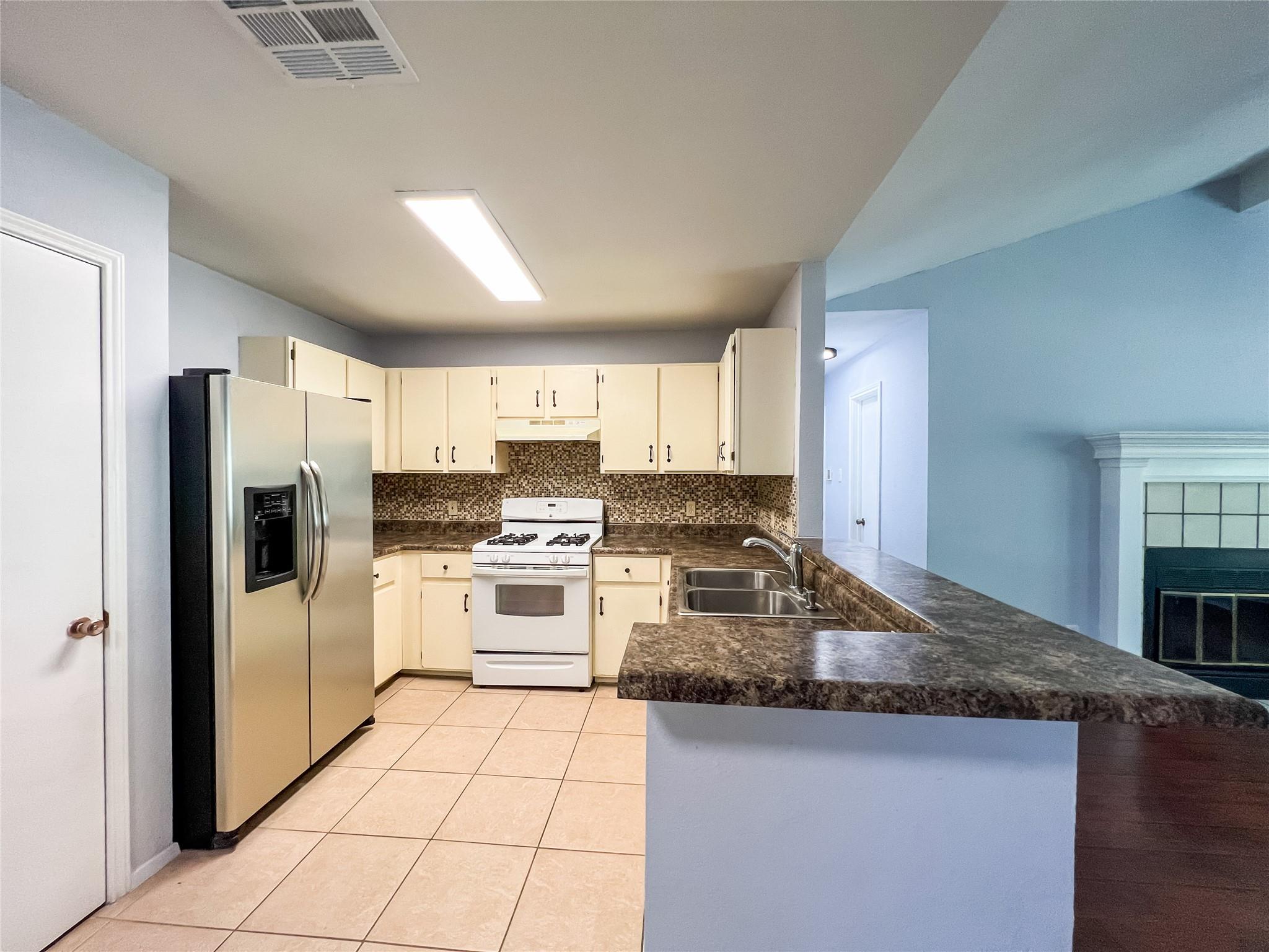 12004 Thompkins DR