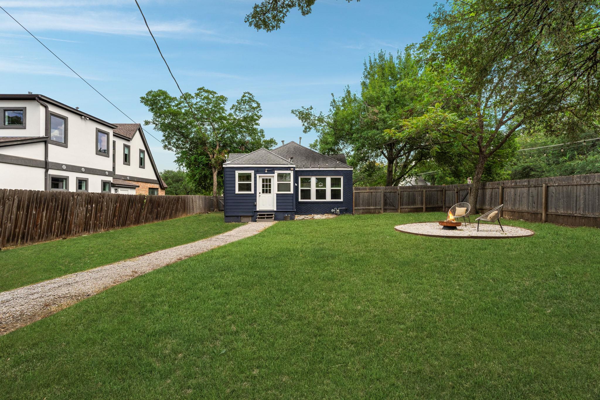 1612 Travis Heights BLVD