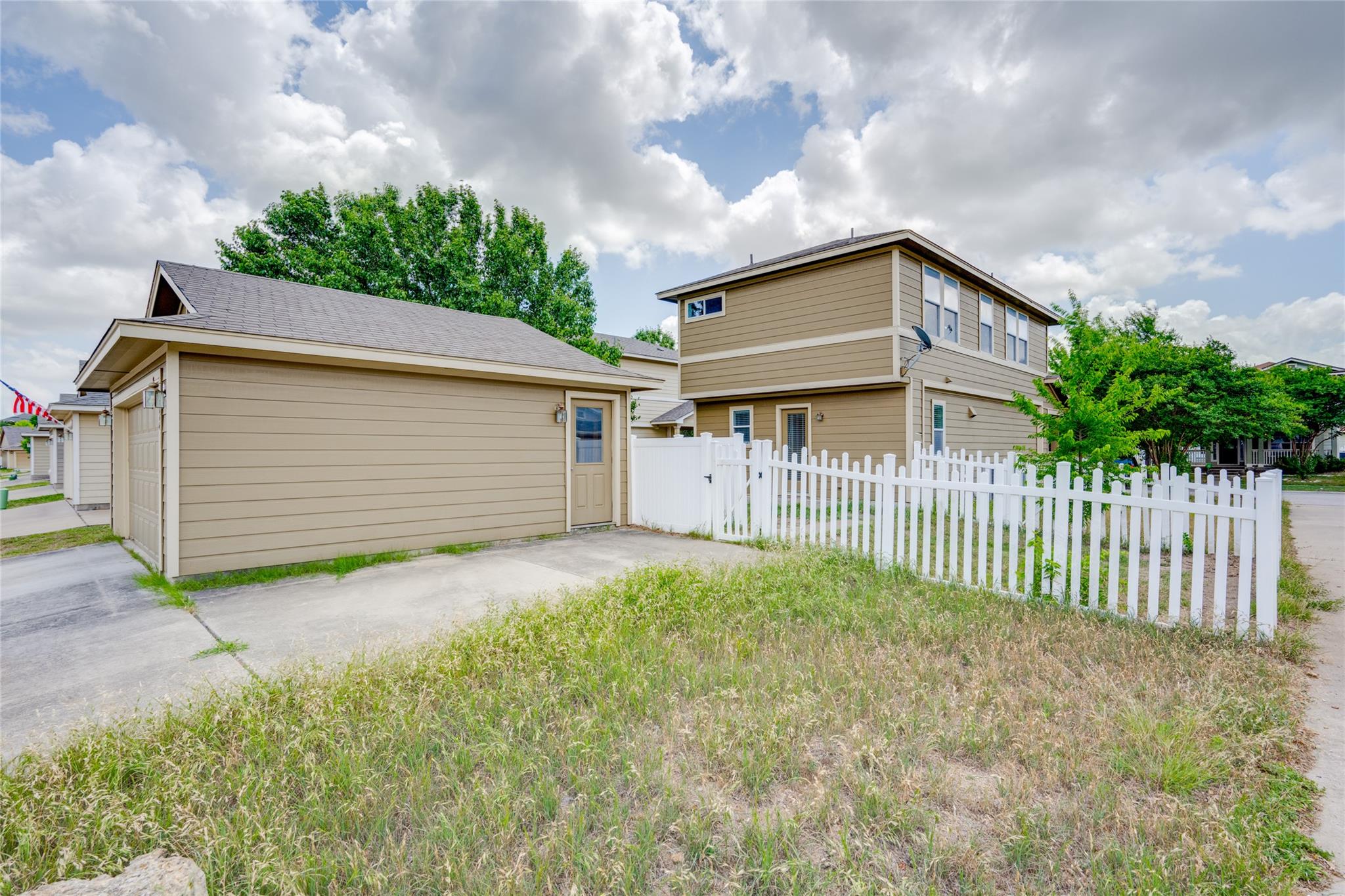 524 Rolling Oak DR