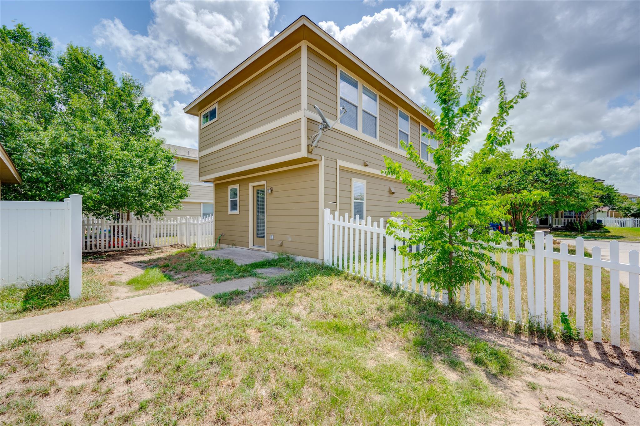 524 Rolling Oak DR