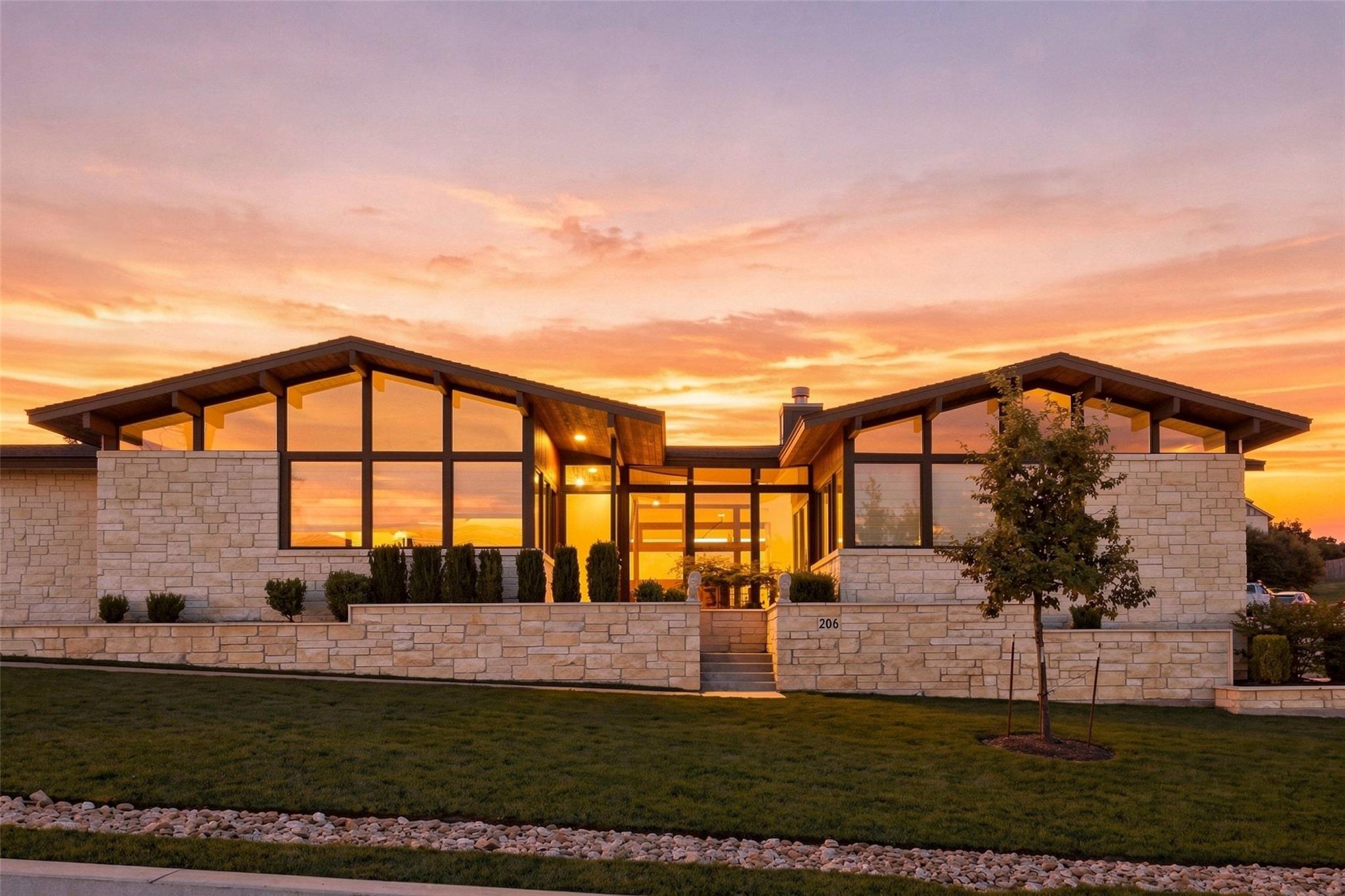 206 Waters View CT