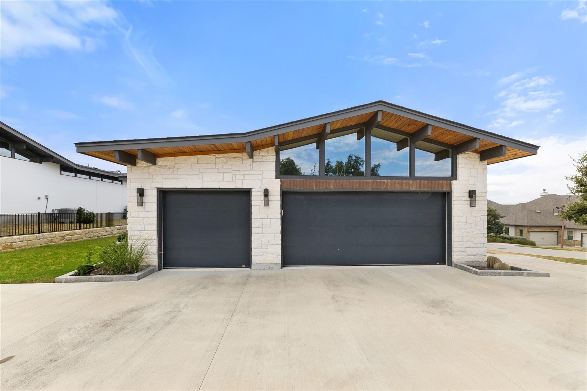 206 Waters View CT
