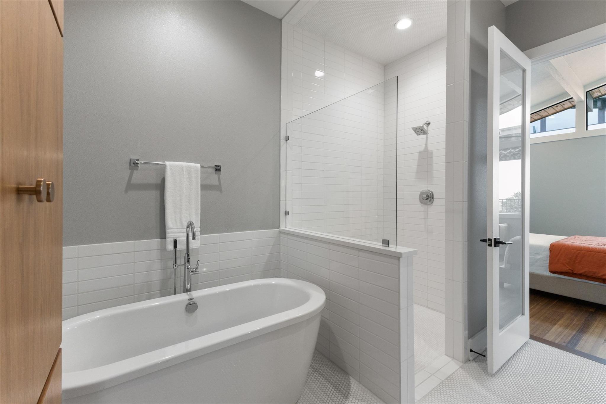 206 Waters View CT