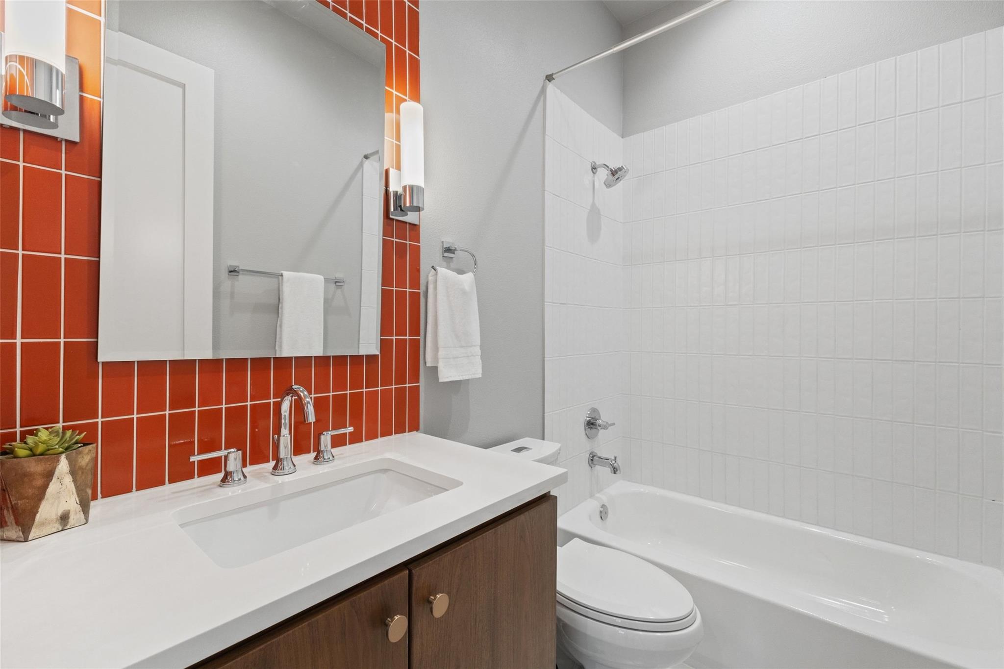 206 Waters View CT