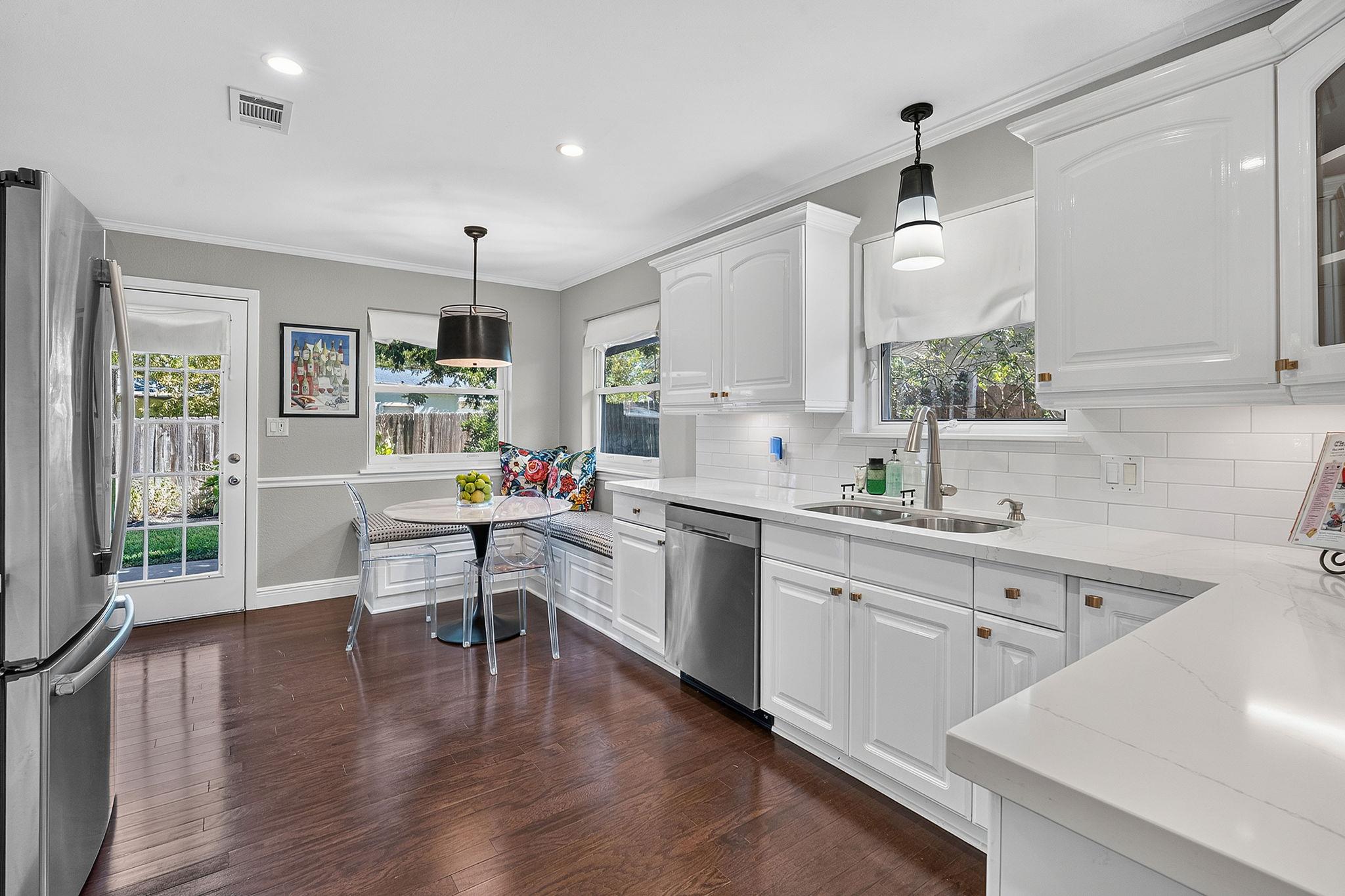 2114 Lanier DR