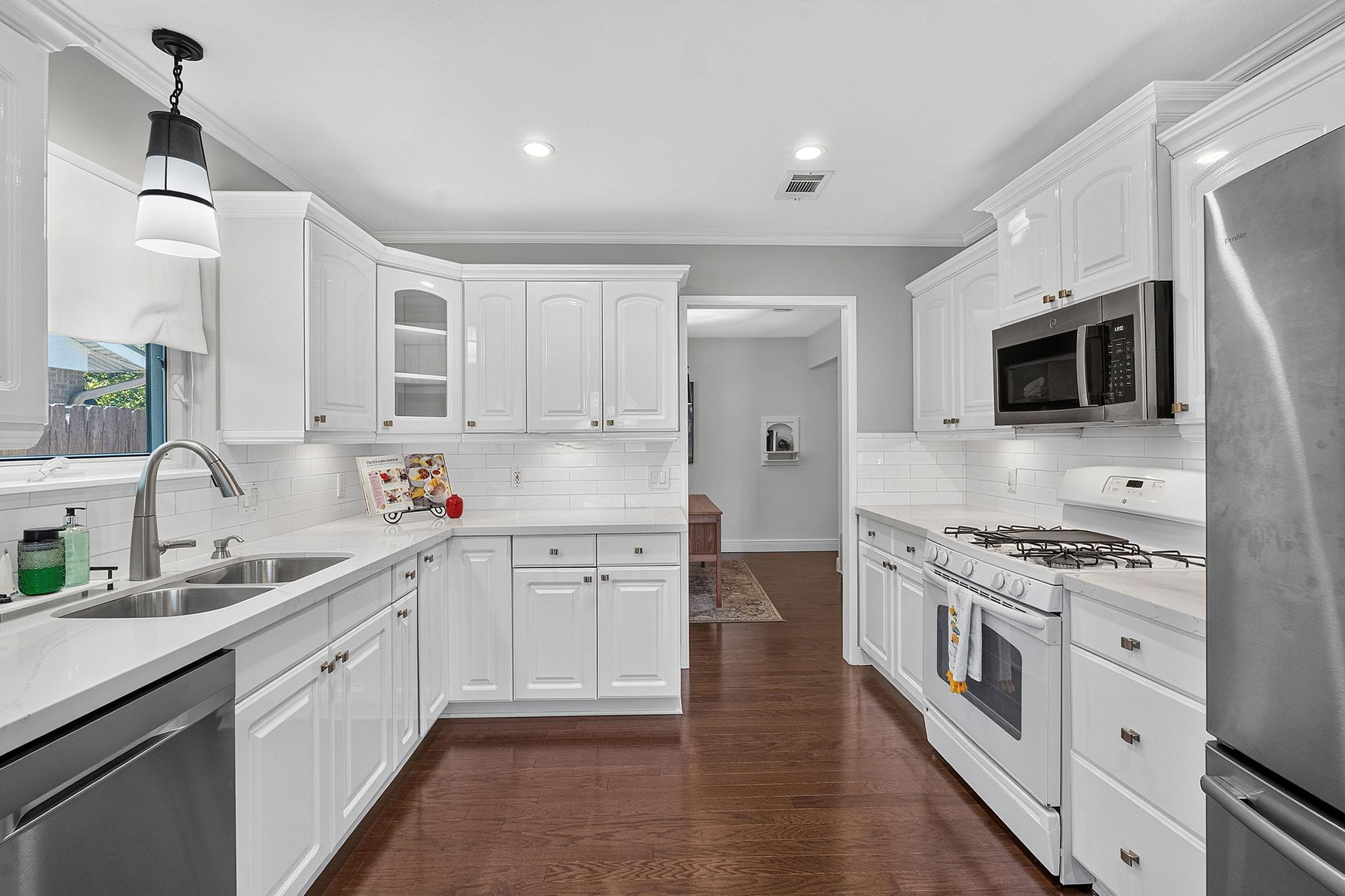 2114 Lanier DR