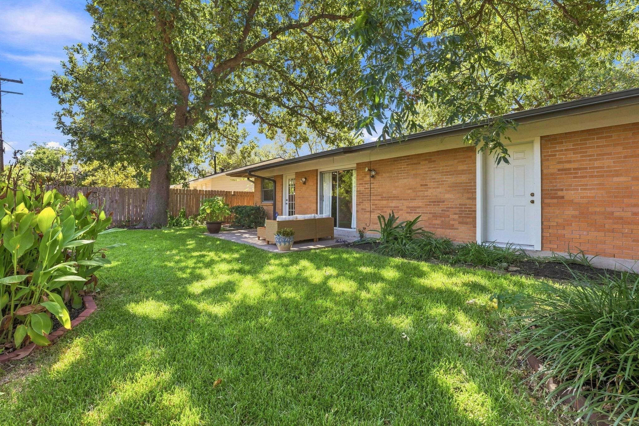 2114 Lanier DR