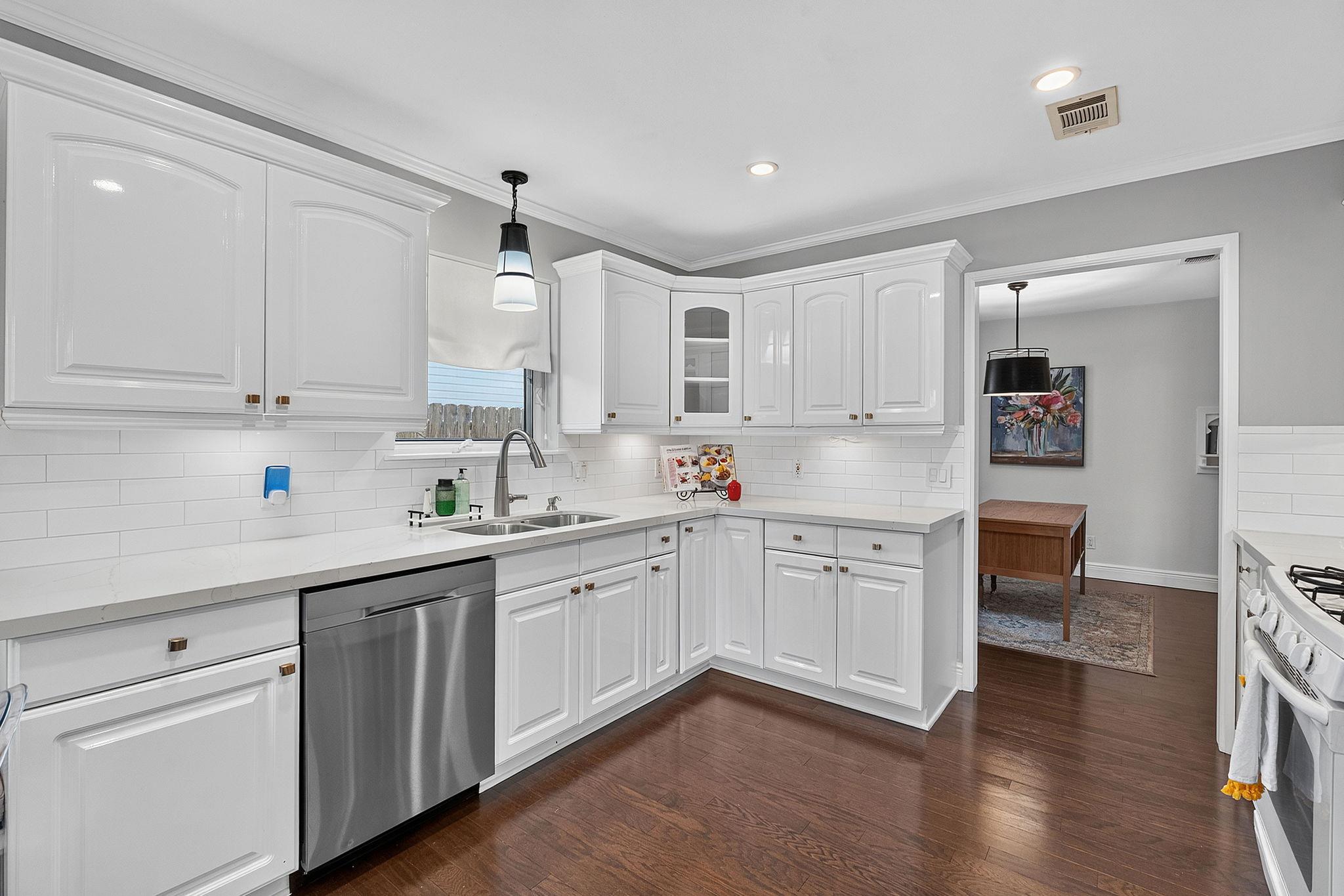 2114 Lanier DR
