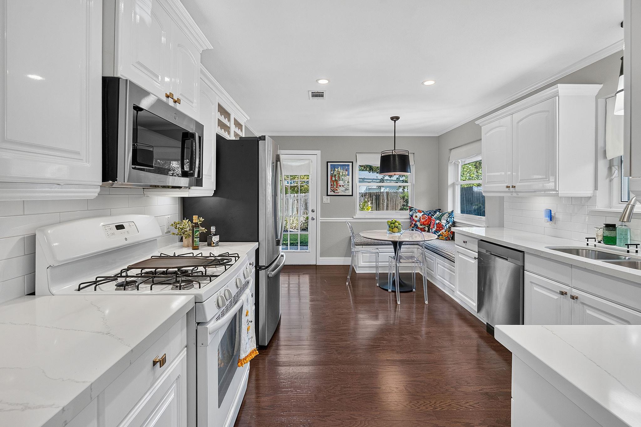 2114 Lanier DR