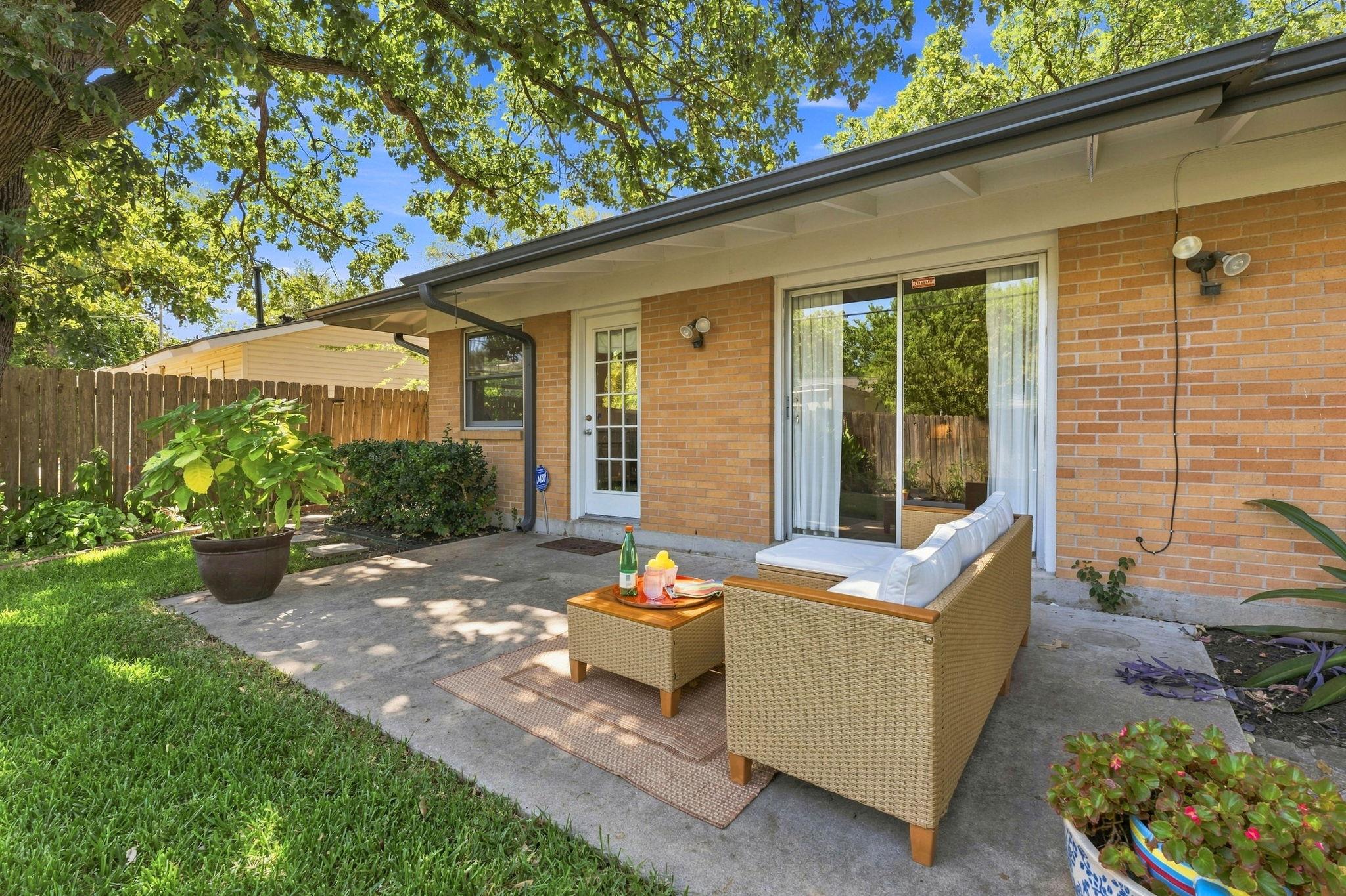 2114 Lanier DR