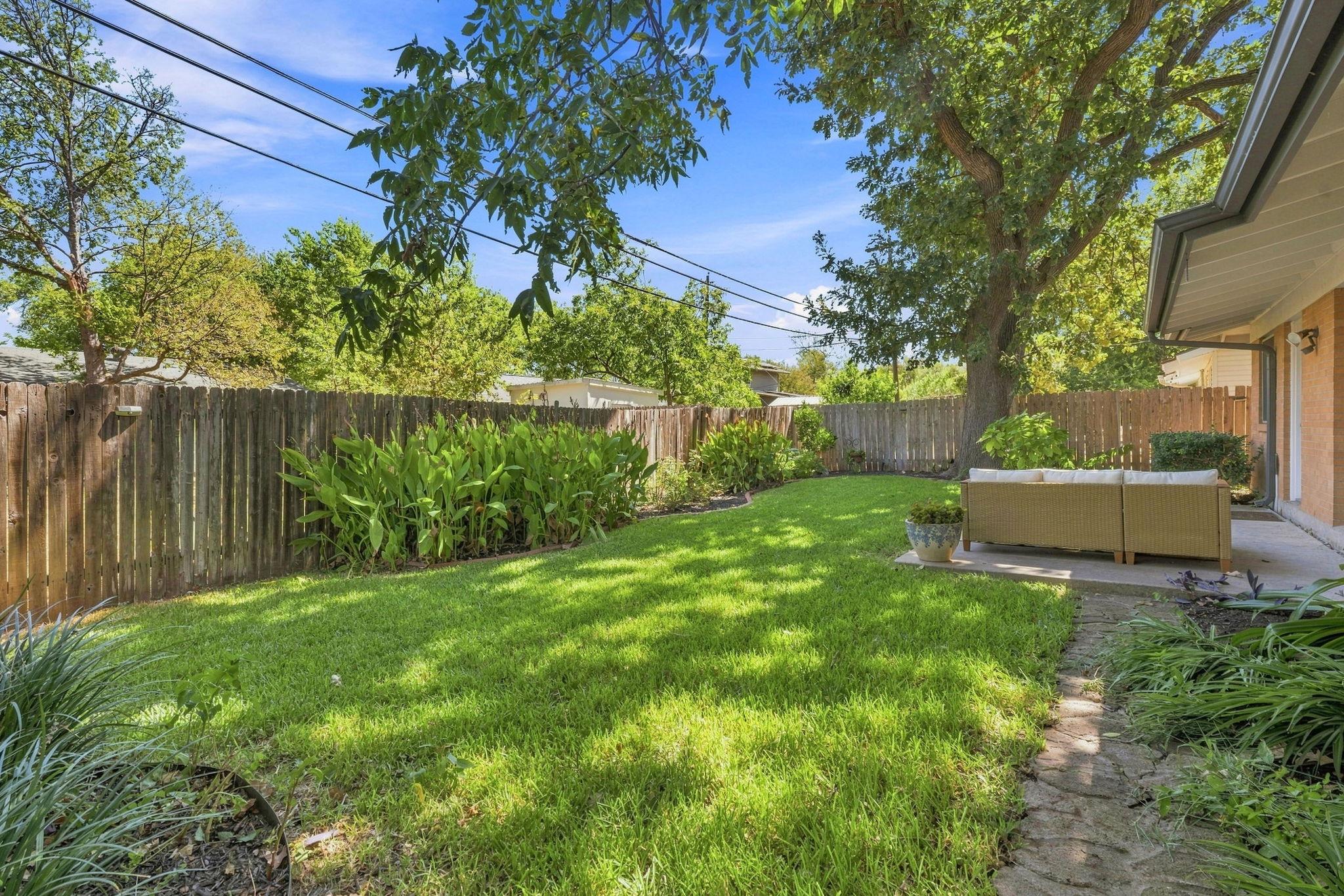 2114 Lanier DR