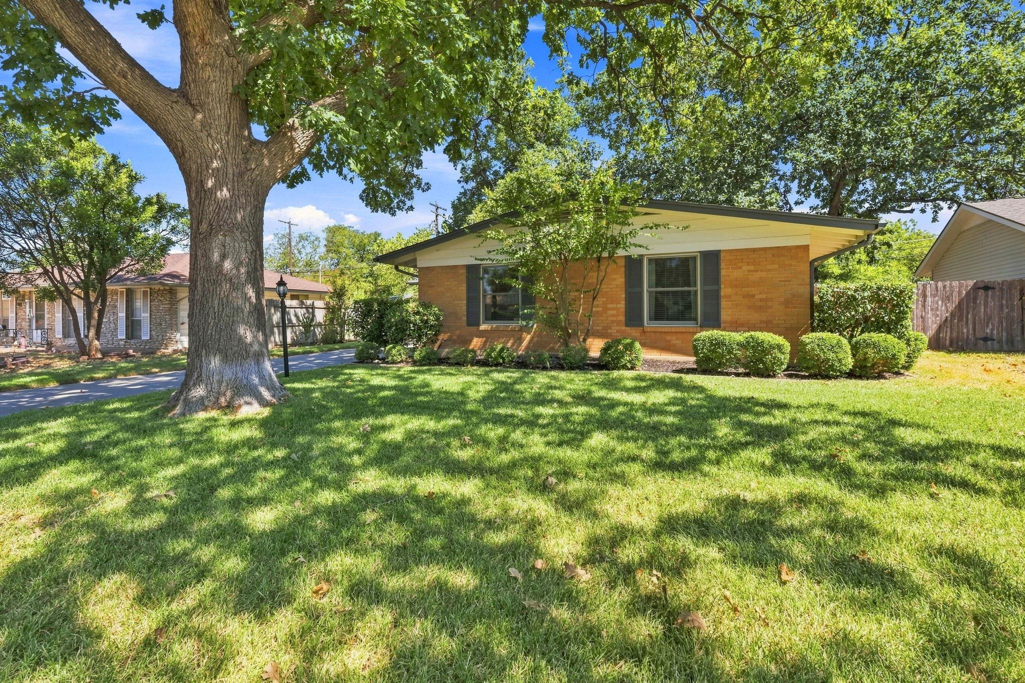 2114 Lanier DR