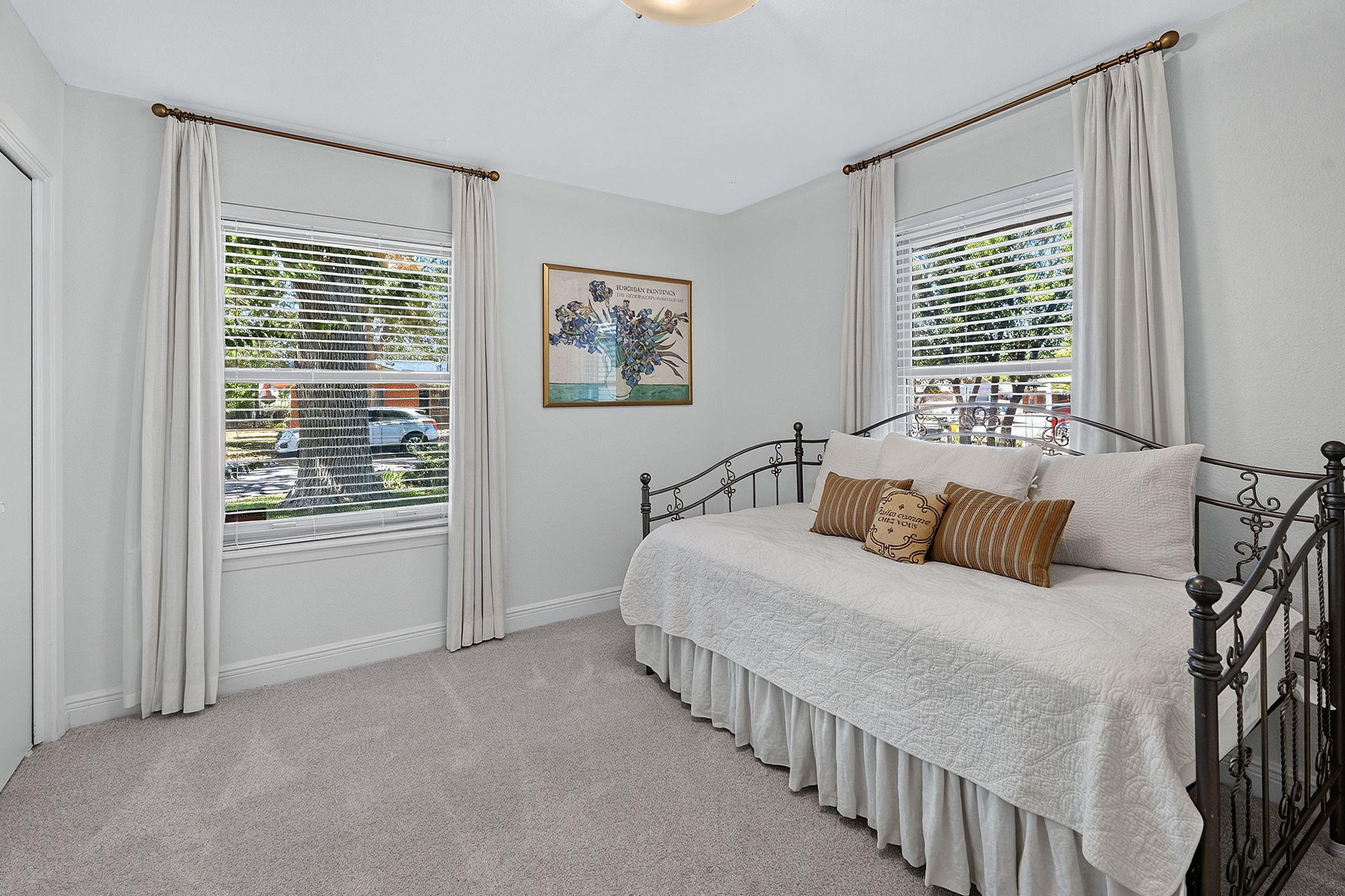 2114 Lanier DR