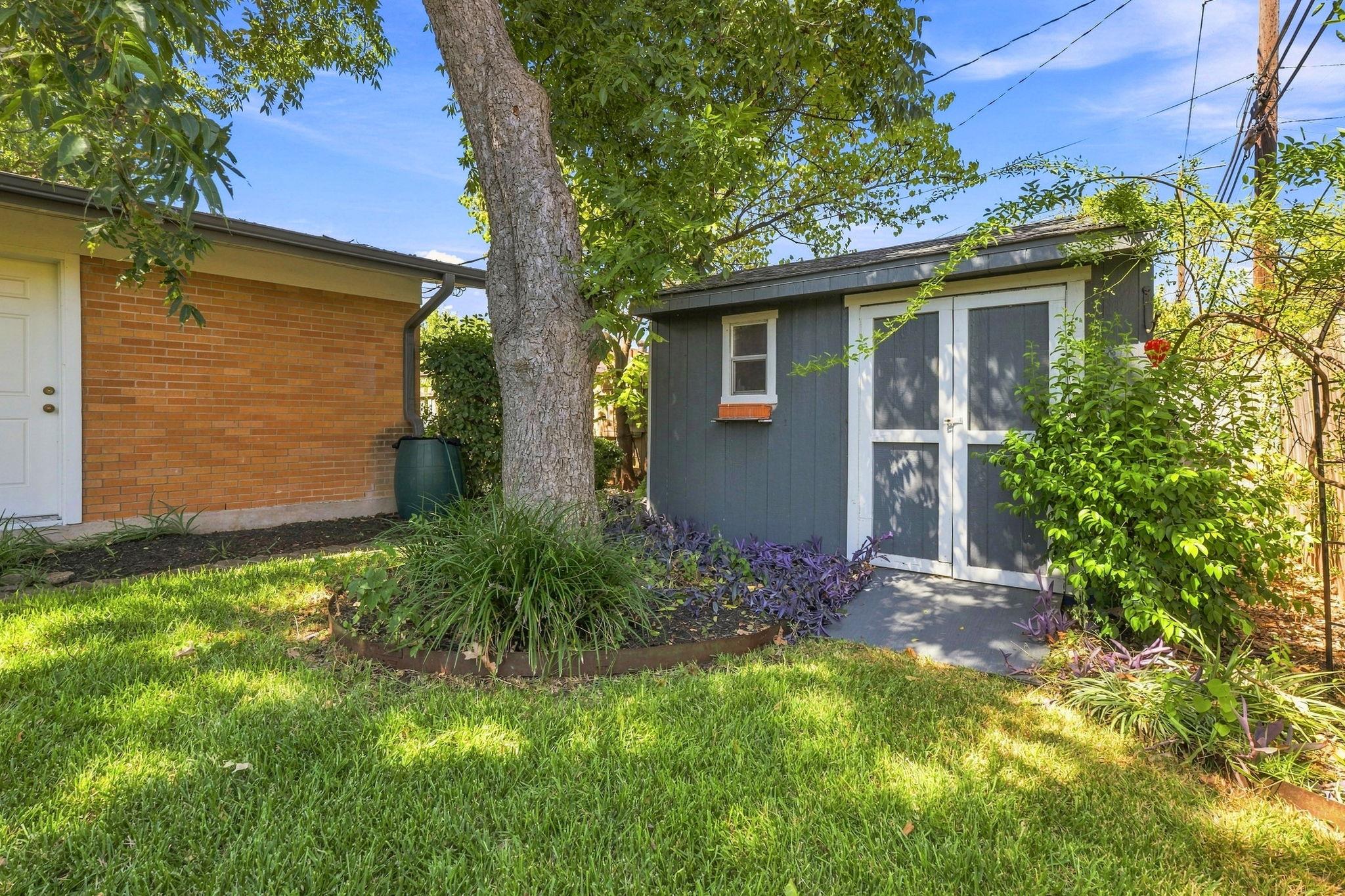 2114 Lanier DR