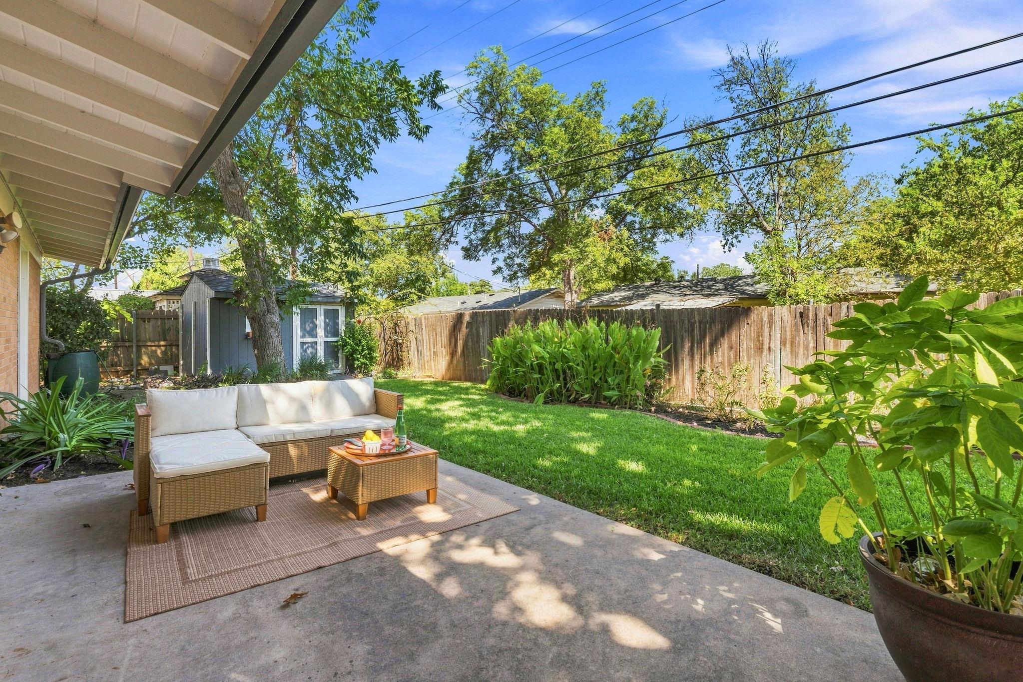 2114 Lanier DR