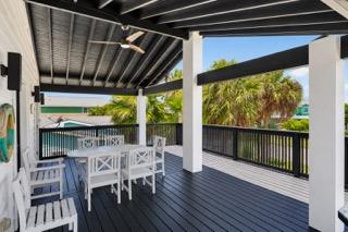 500 Royal Palm LN