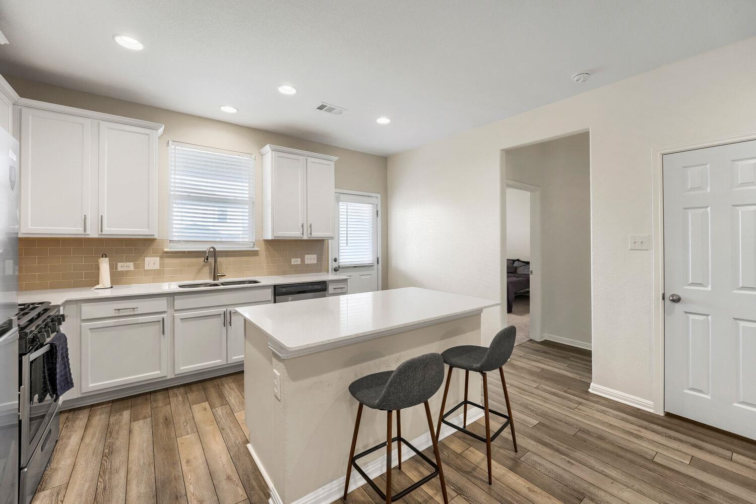 12104 Tolson DR