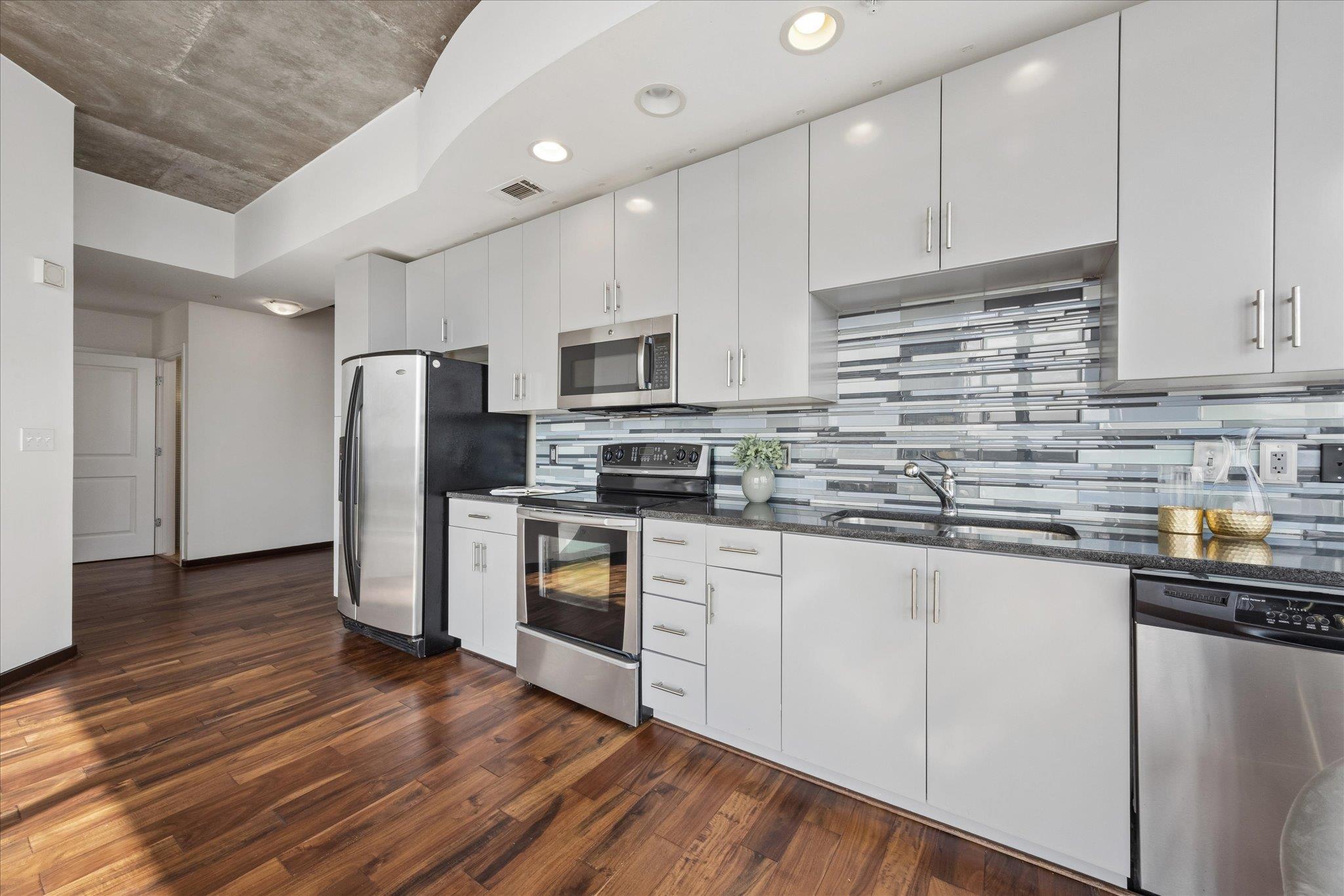 360 Nueces ST # 4202