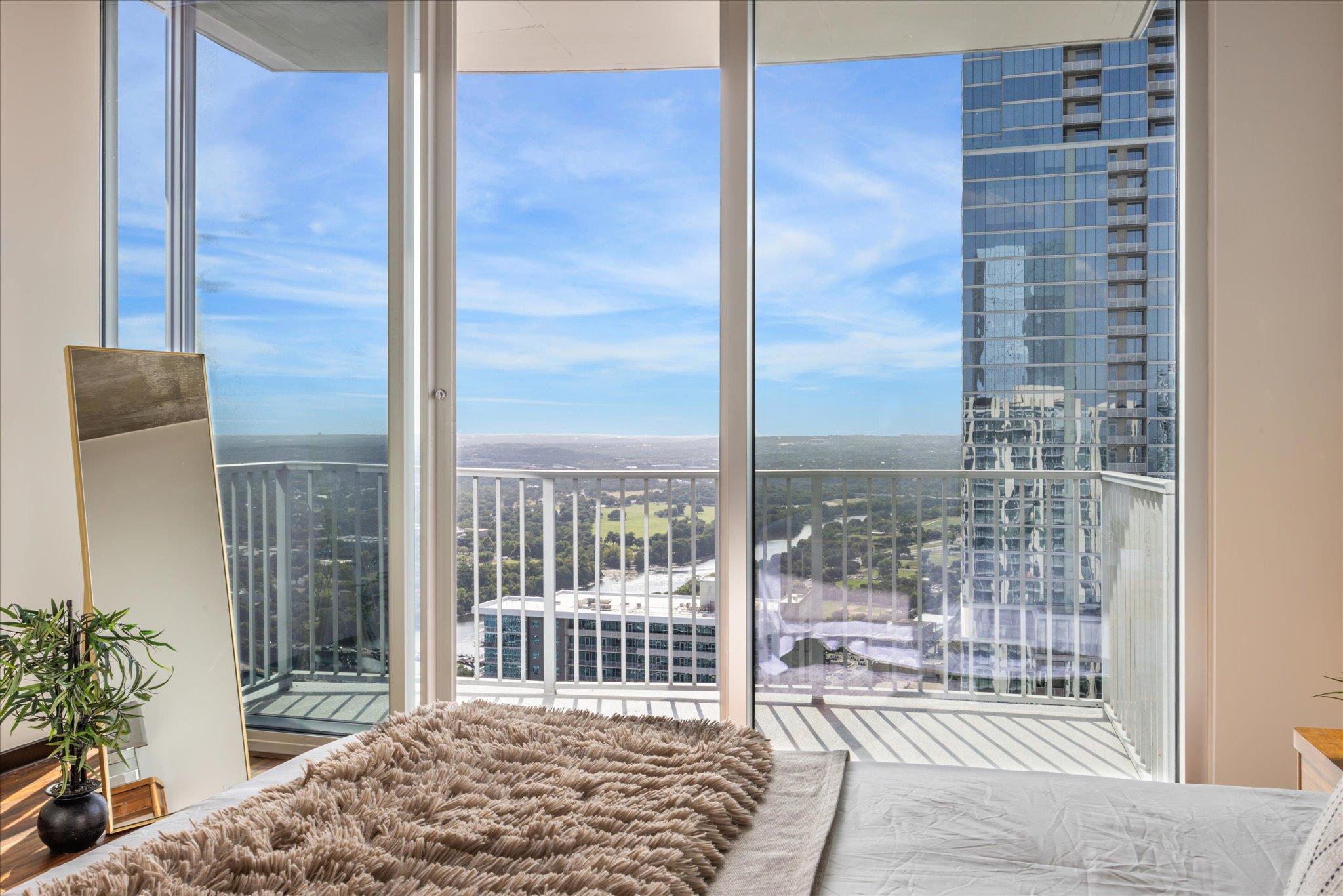 360 Nueces ST # 4202