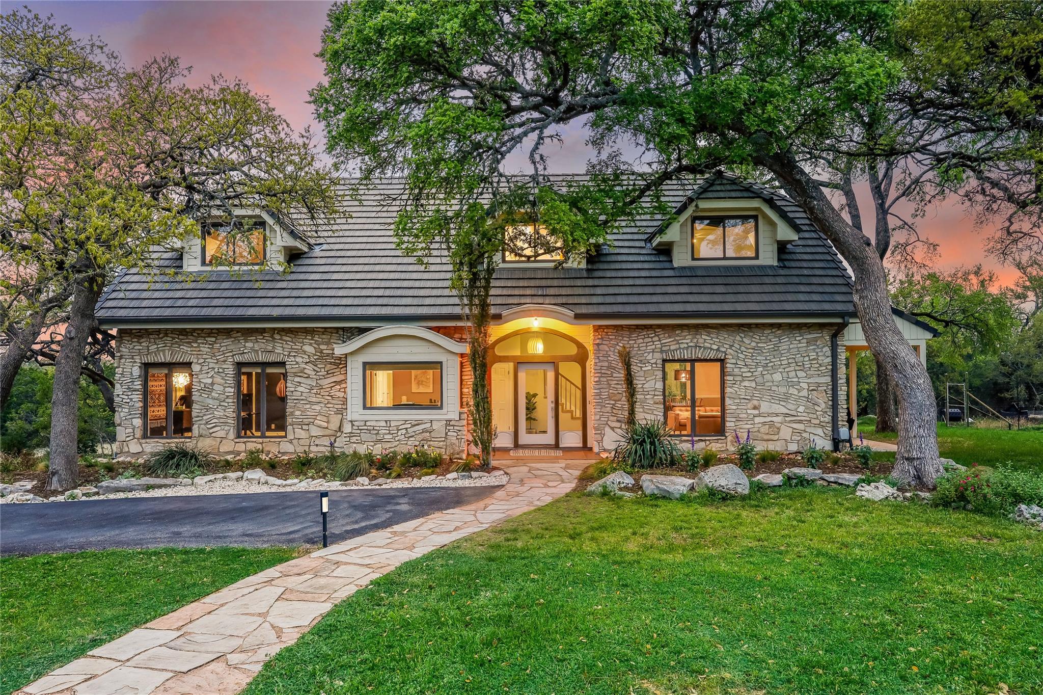8004 Golden Oaks LN