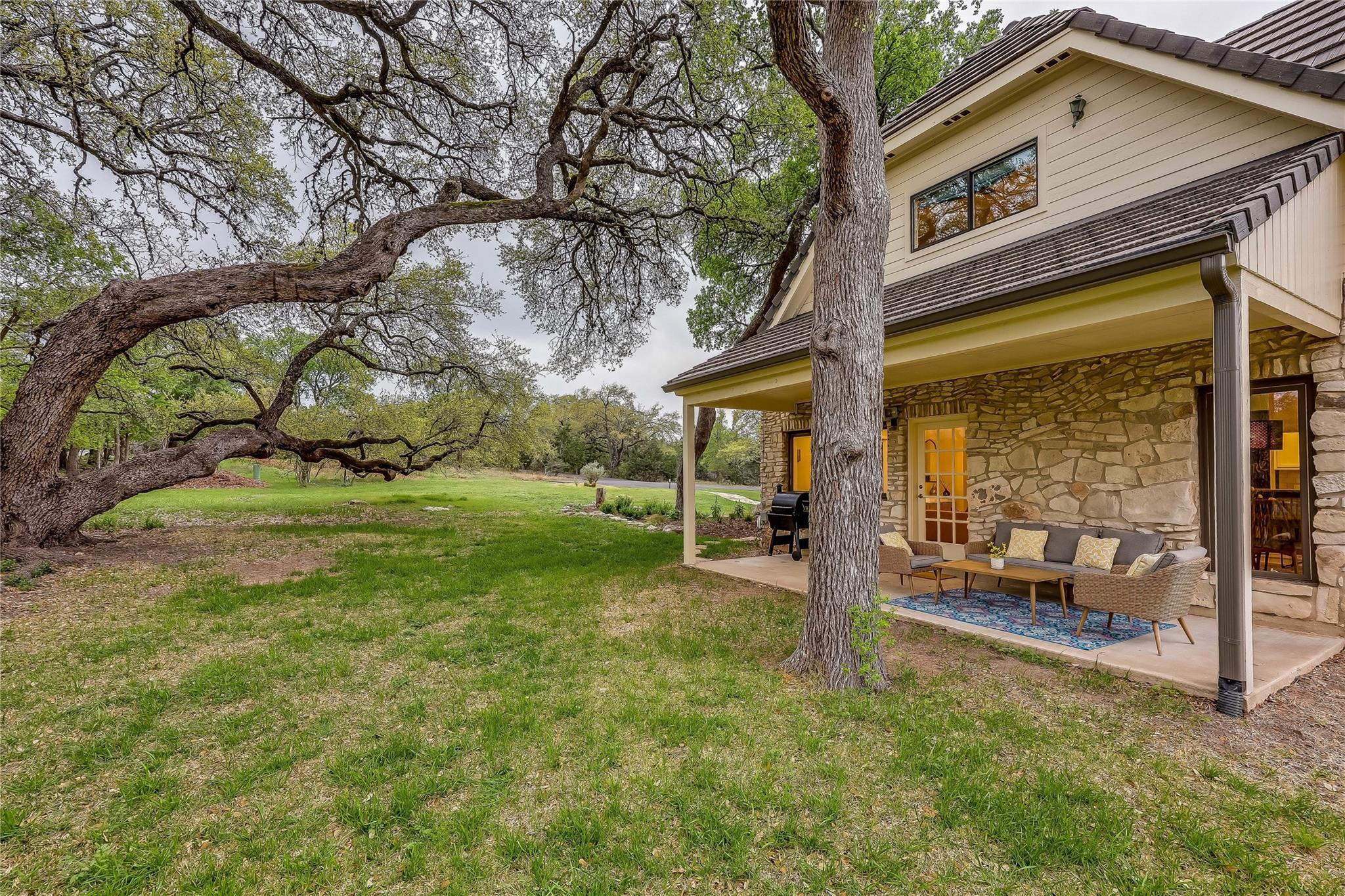 8004 Golden Oaks LN