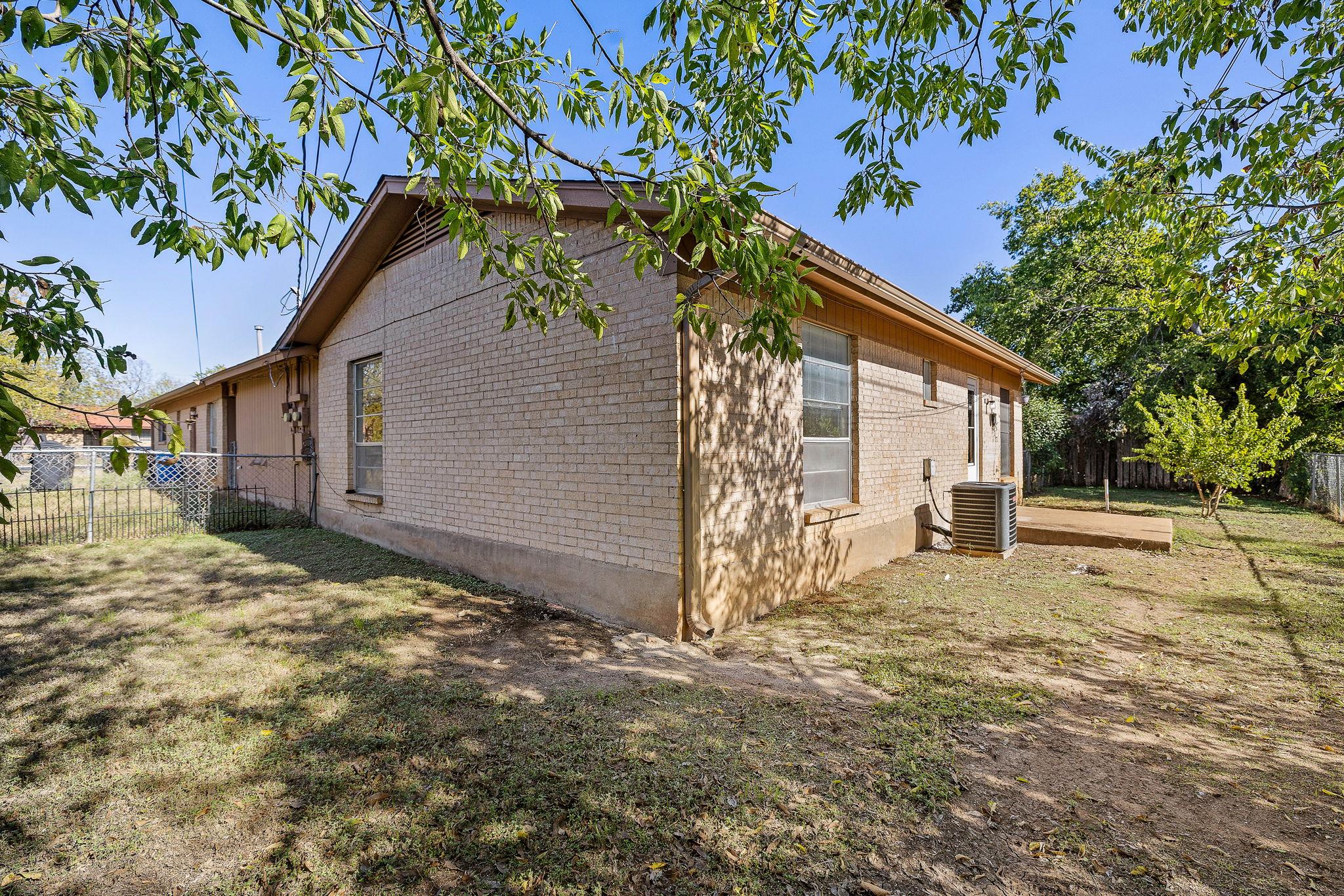 2402 Cottonwood DR