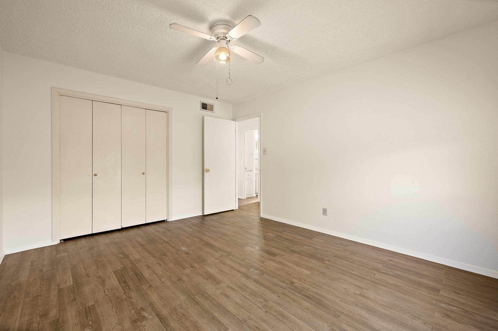 2402 Cottonwood DR