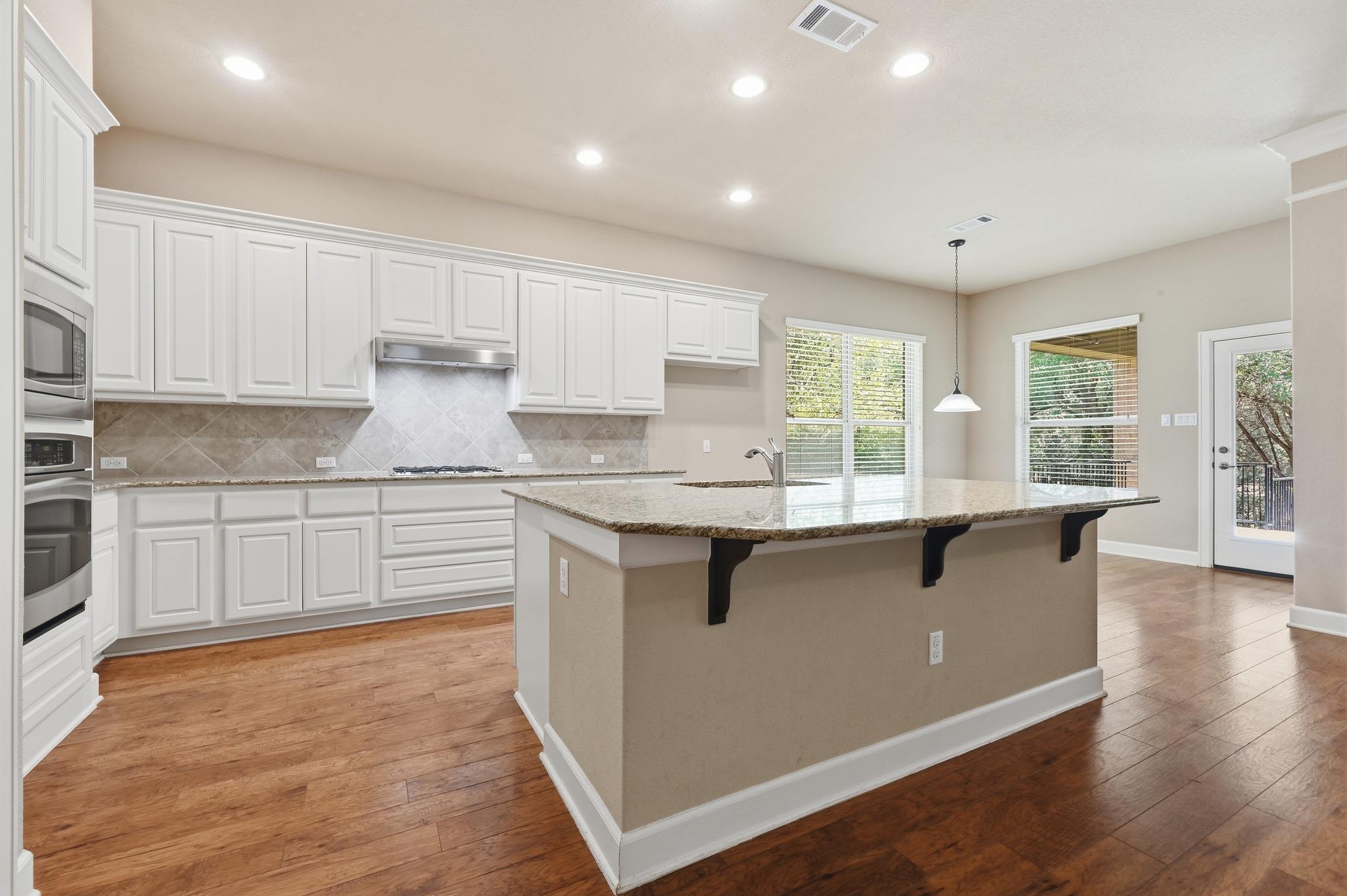 7112 Mitra DR