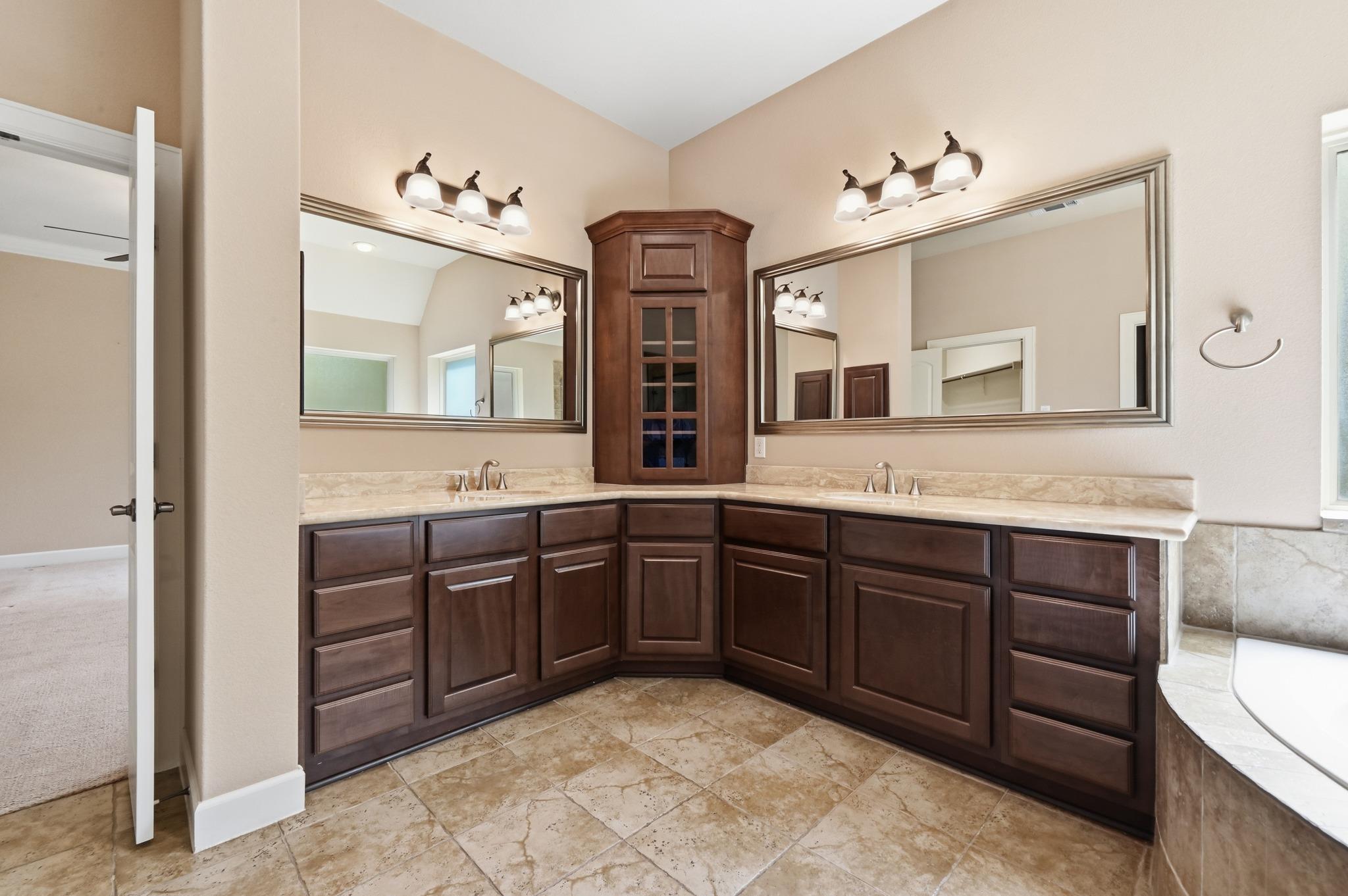 7112 Mitra DR