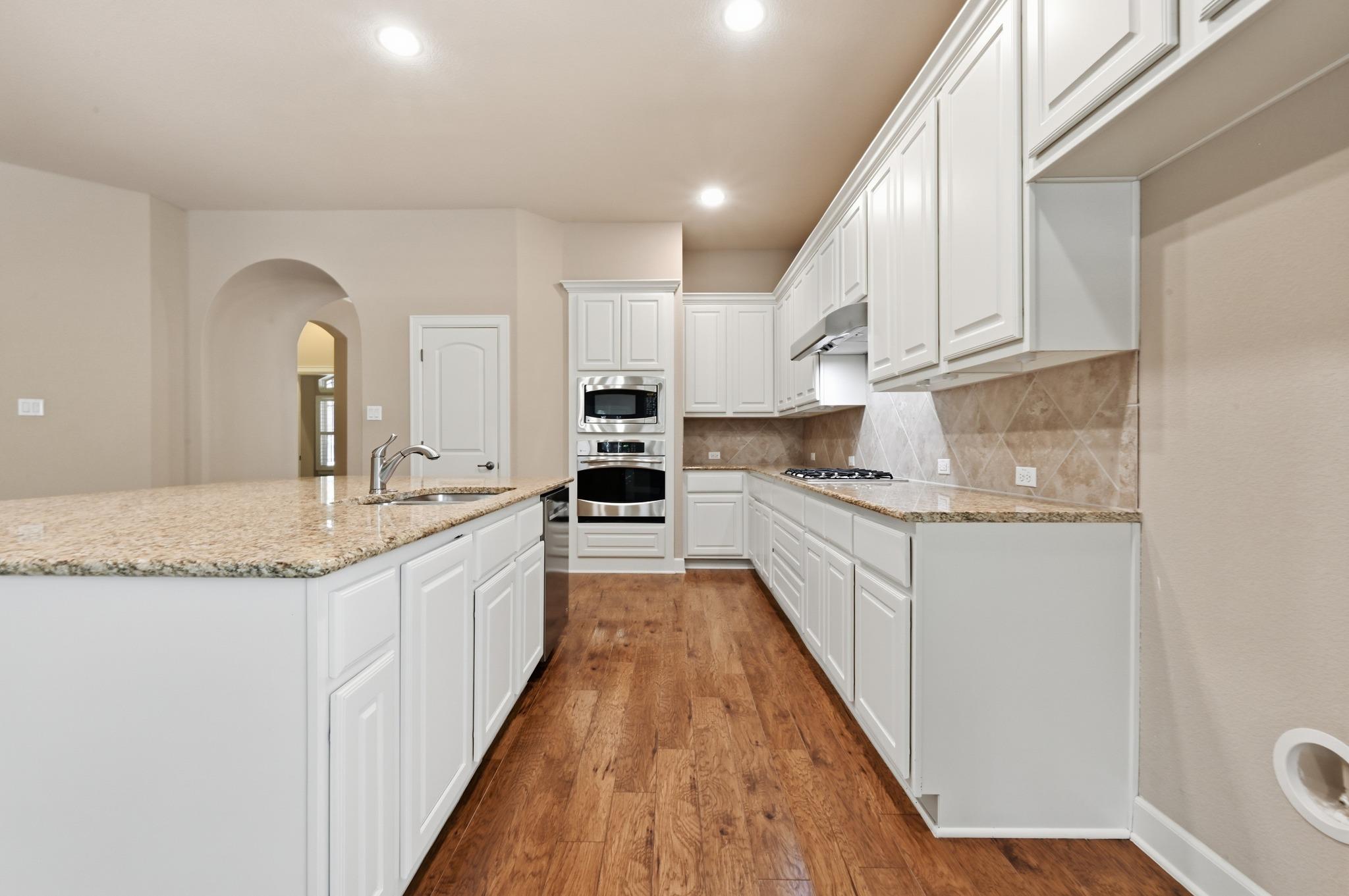 7112 Mitra DR