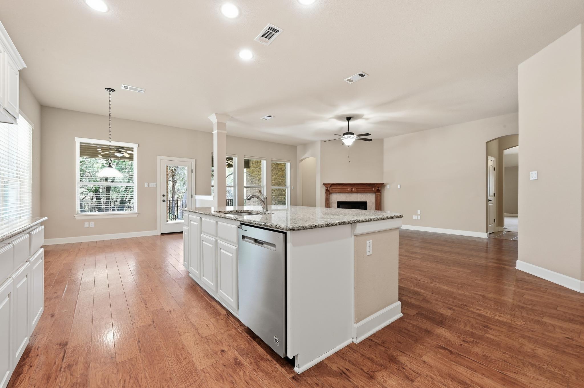 7112 Mitra DR